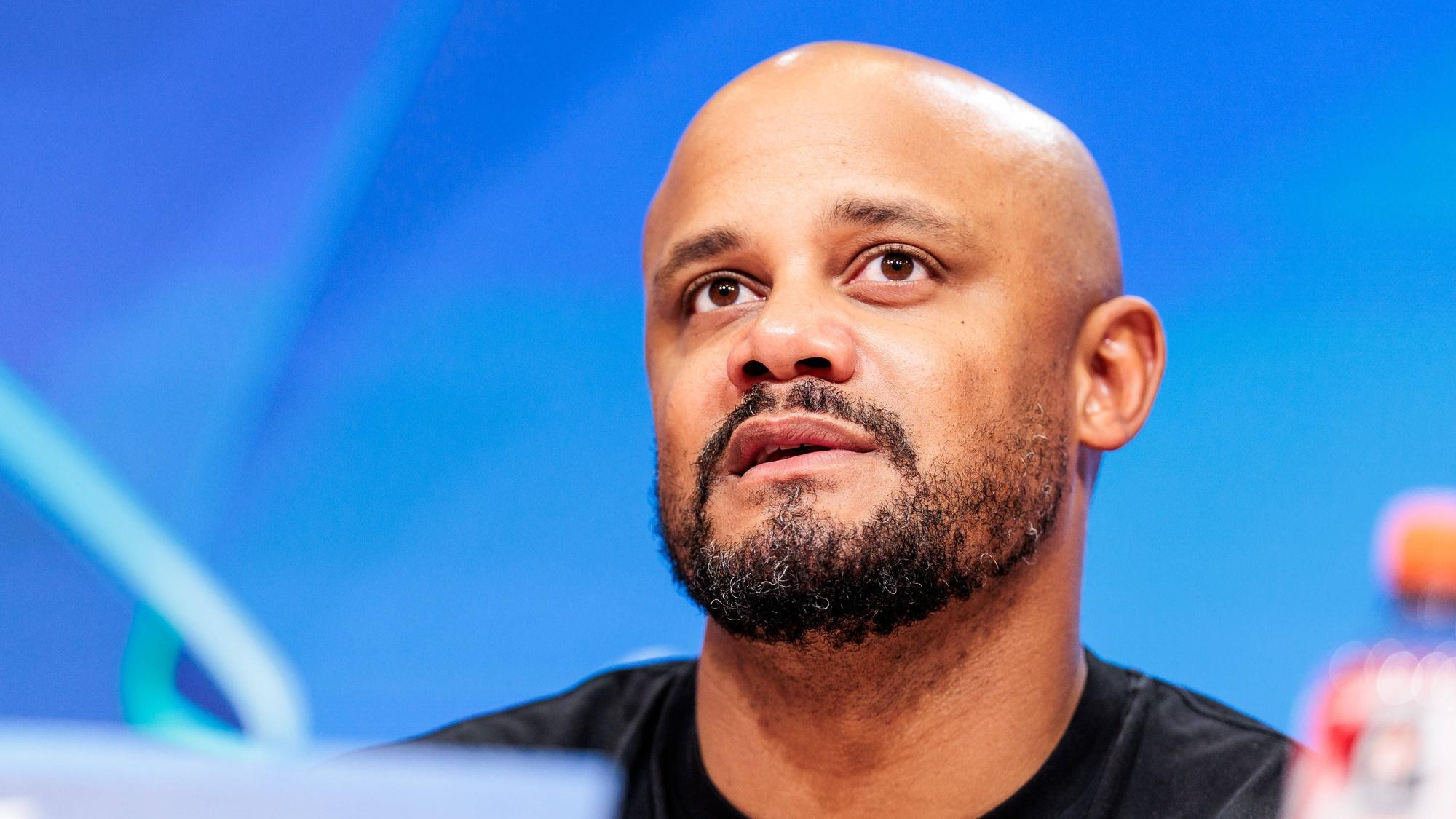 Vincent Kompany bei einer Pressekonferenz.