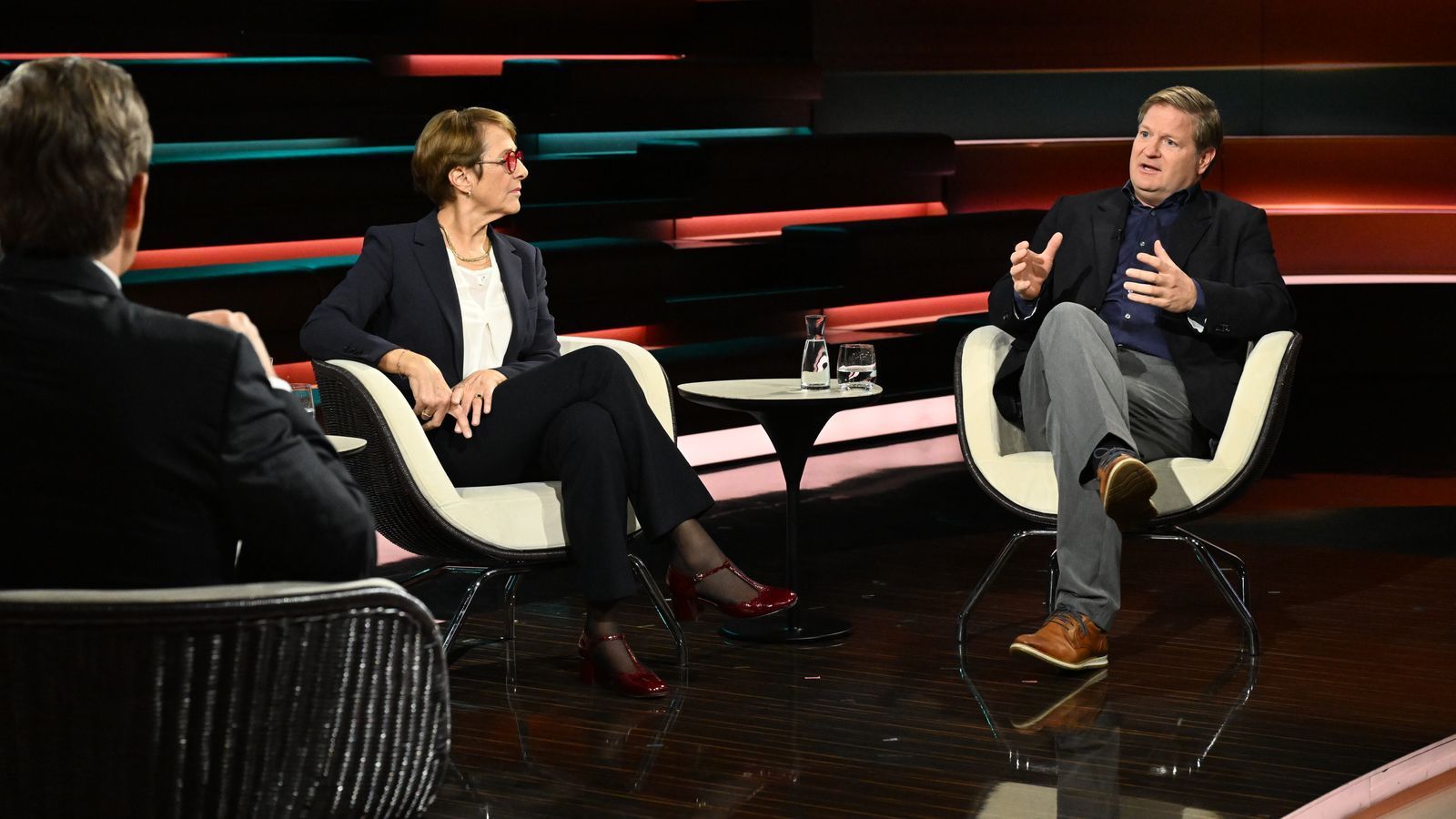 Die Proteste in Frankreich könnten auch nach Deutschland überschwappen, so Michael Bröcker: „Auch wir haben ein Problem mit jungen gewaltbereiten Kriminellen in Deutschland.“ (Bild: Cornelia Lehmann / ZDF)
