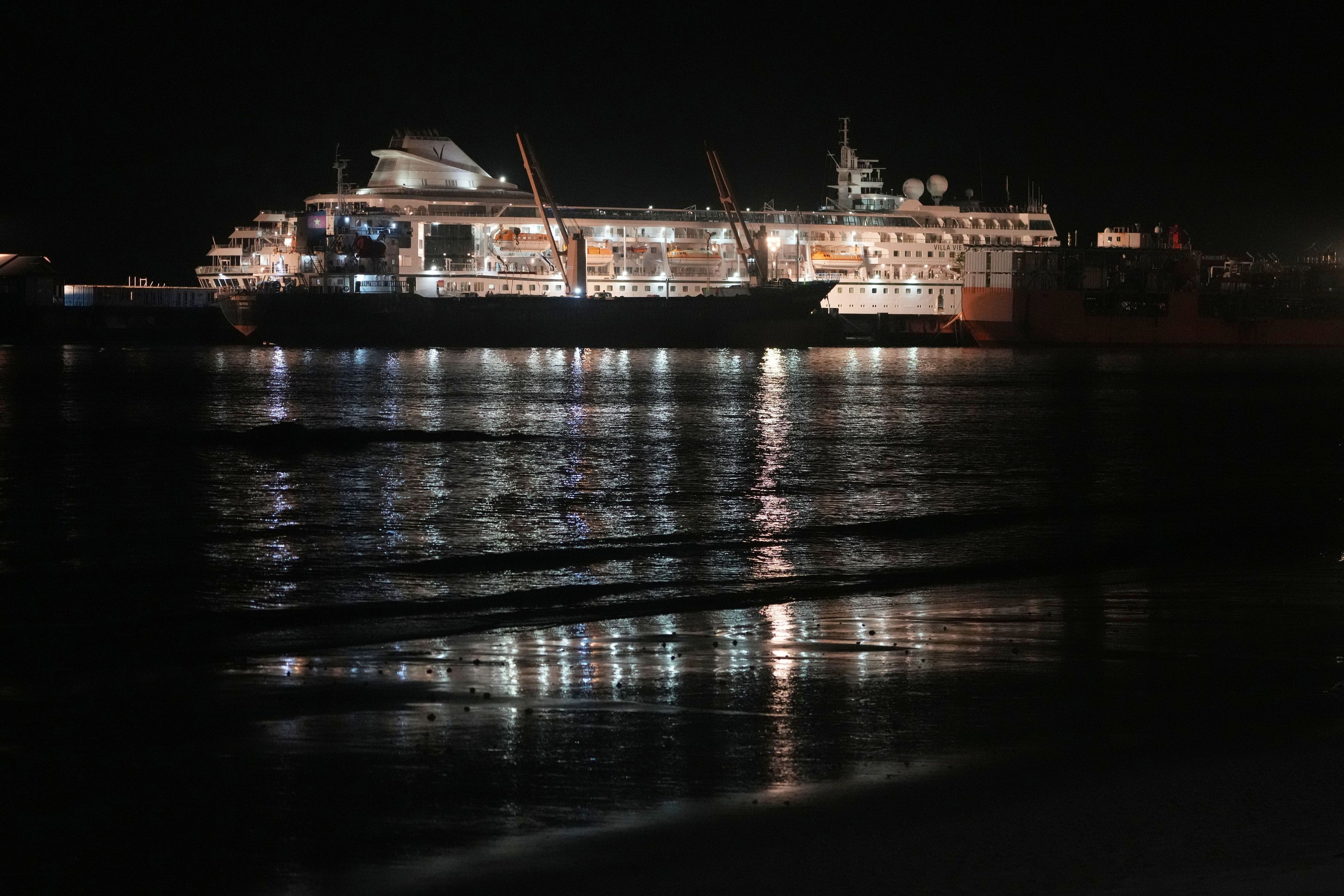 Das US-Kreuzfahrtschiff MV Odyssey liegt im autonomen Hafen von Sihanoukville.