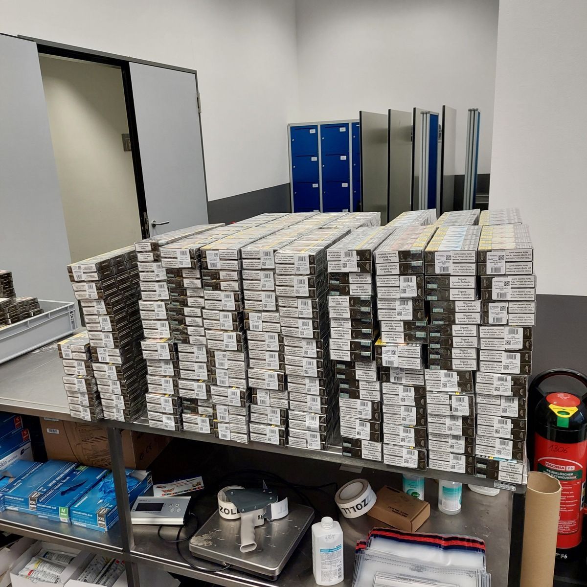 knapp 57.000 Schmuggelzigaretten