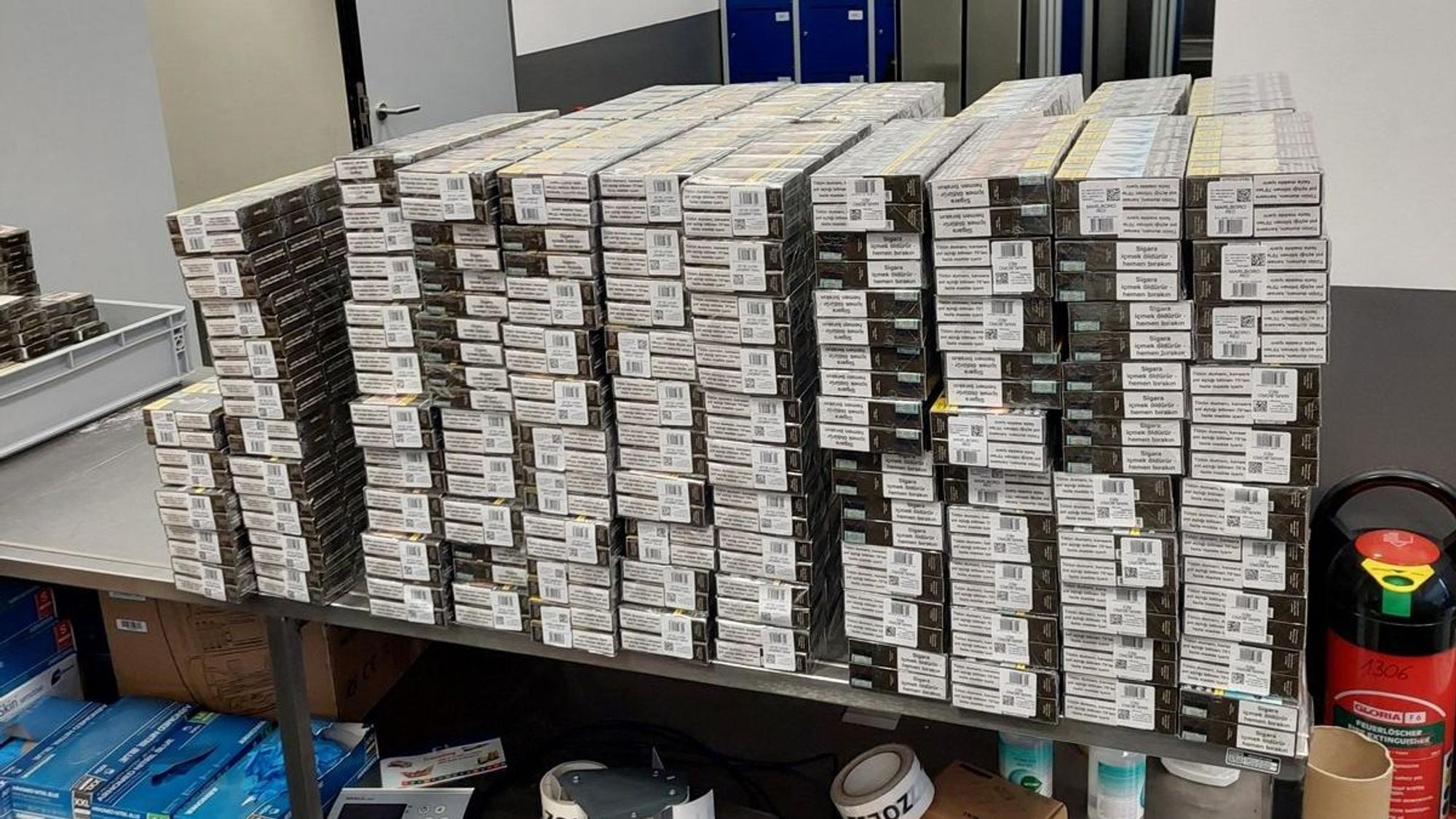 knapp 57.000 Schmuggelzigaretten