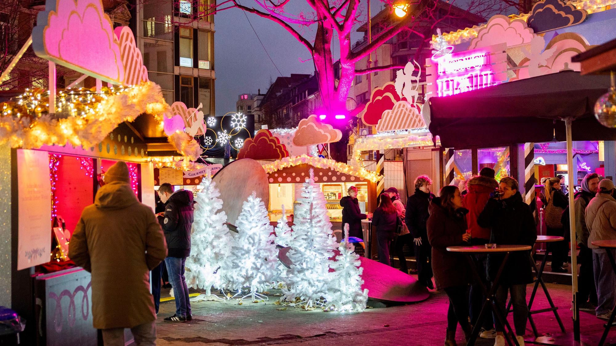 Der Weihnachtsmarkt „Heavenue“ auf dem Friesenplatz.
