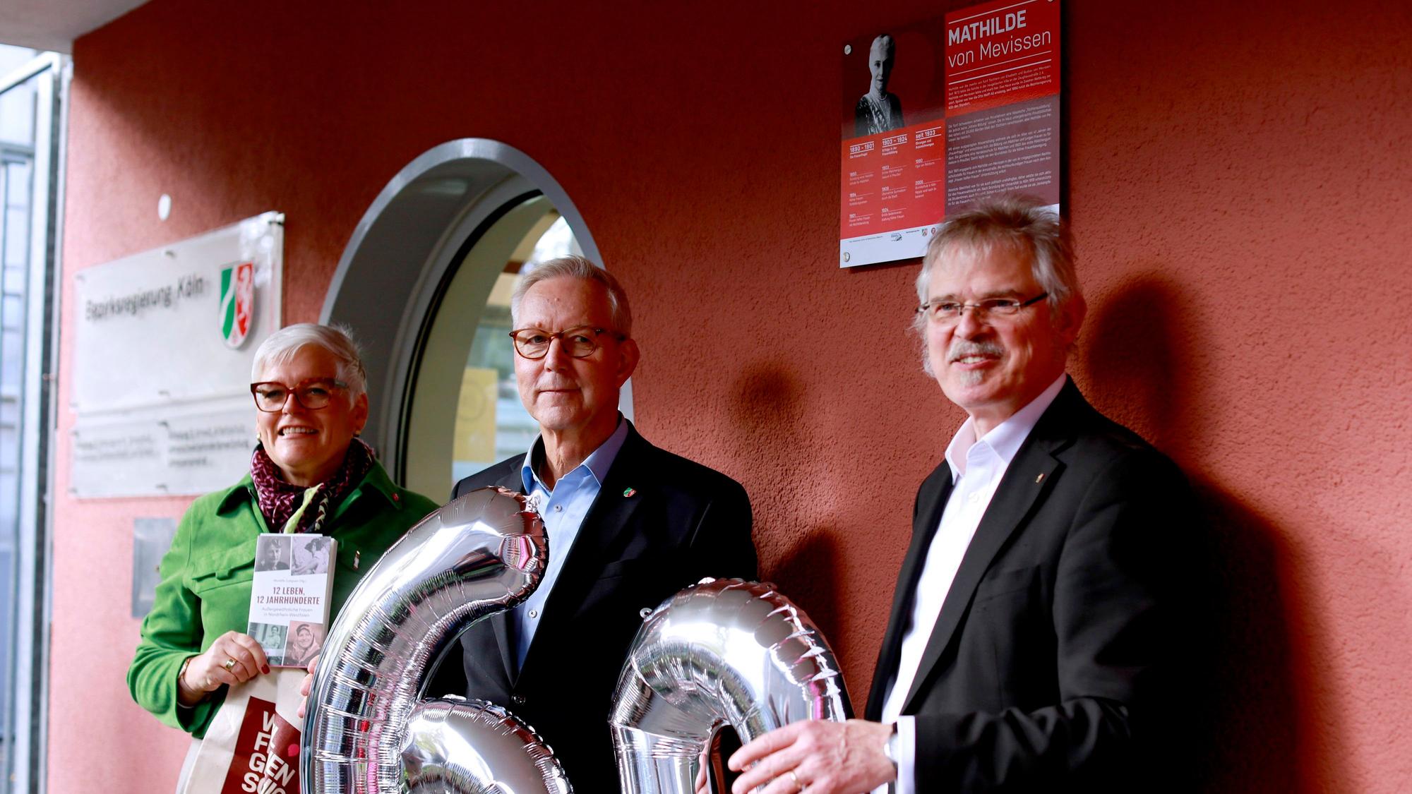 Gabriele Pollmann, Mitglied des Vorstandes FrauenRat NRW, Gregor Lange, Regierungspräsident Köln und Ulrich S. Soénius, Direktor der Stiftung Rheinisch-Westfälisches Wirtschaftsarchiv zu Köln.