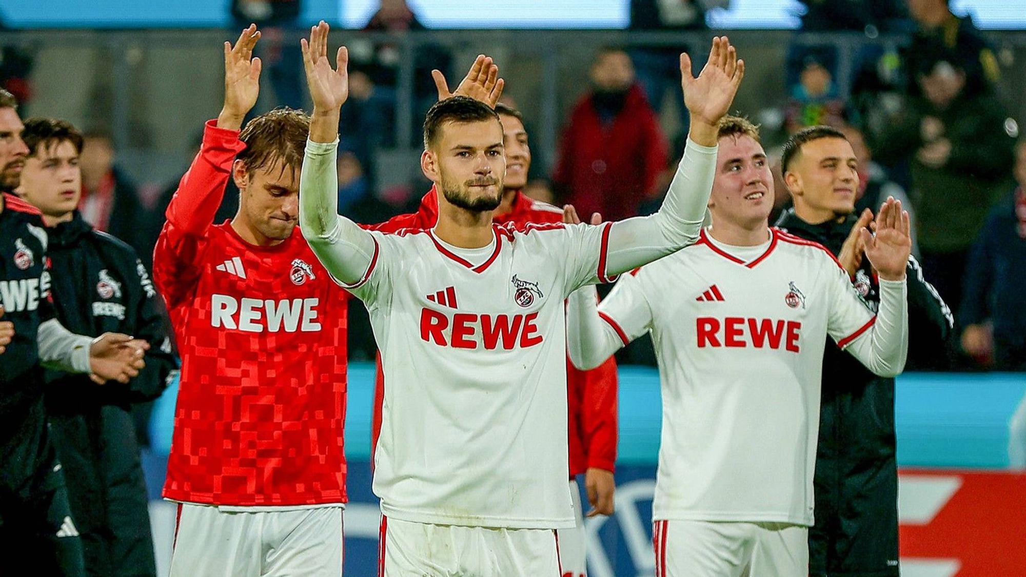 Die FC-Profis um den überragenden Tom Krauß jubeln nach dem 5:0 über Union Berlin.