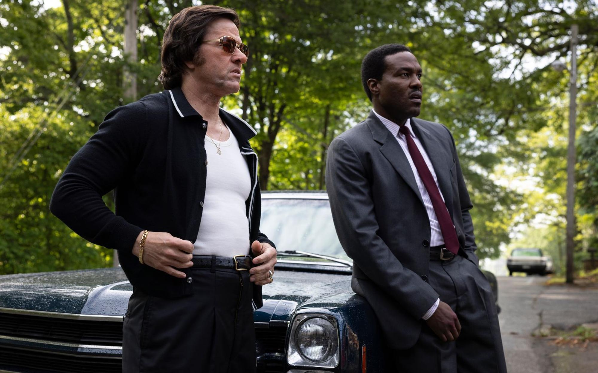 Gregory Scarpa (Mark Wahlberg, links) und FBI-Agent Wayne Strider (Yahya Abdul-Mateen II) wollen im rassistischen US-Süden der 60er-Jahre aufräumen - und zwar mit allen Mitteln. (Bild: 2026 Paramount Pictures/Plaion/Eli Ade)