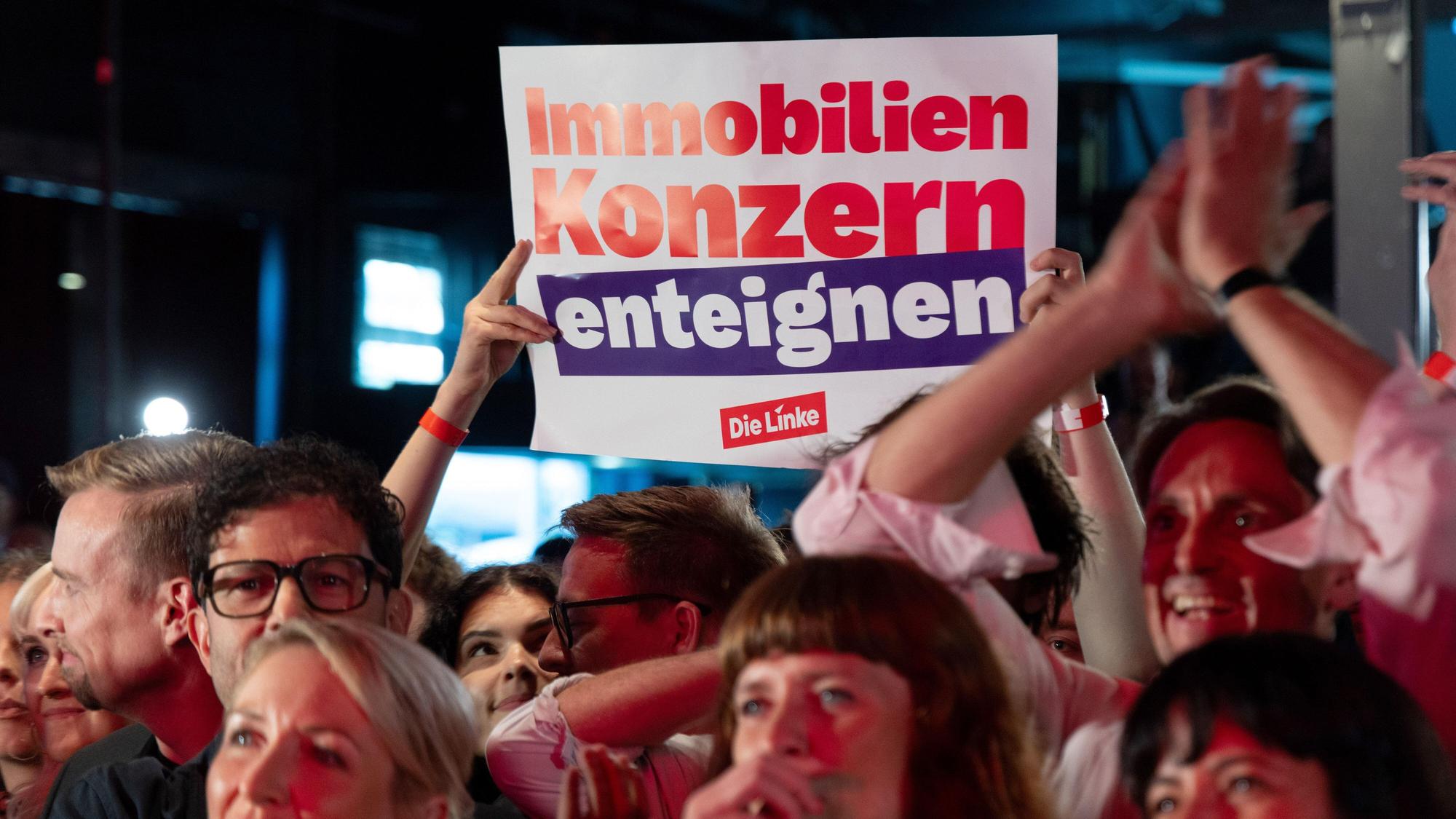 Enteignung als Programm: Die Linken-Spitze am Wohlabend in Berlin.