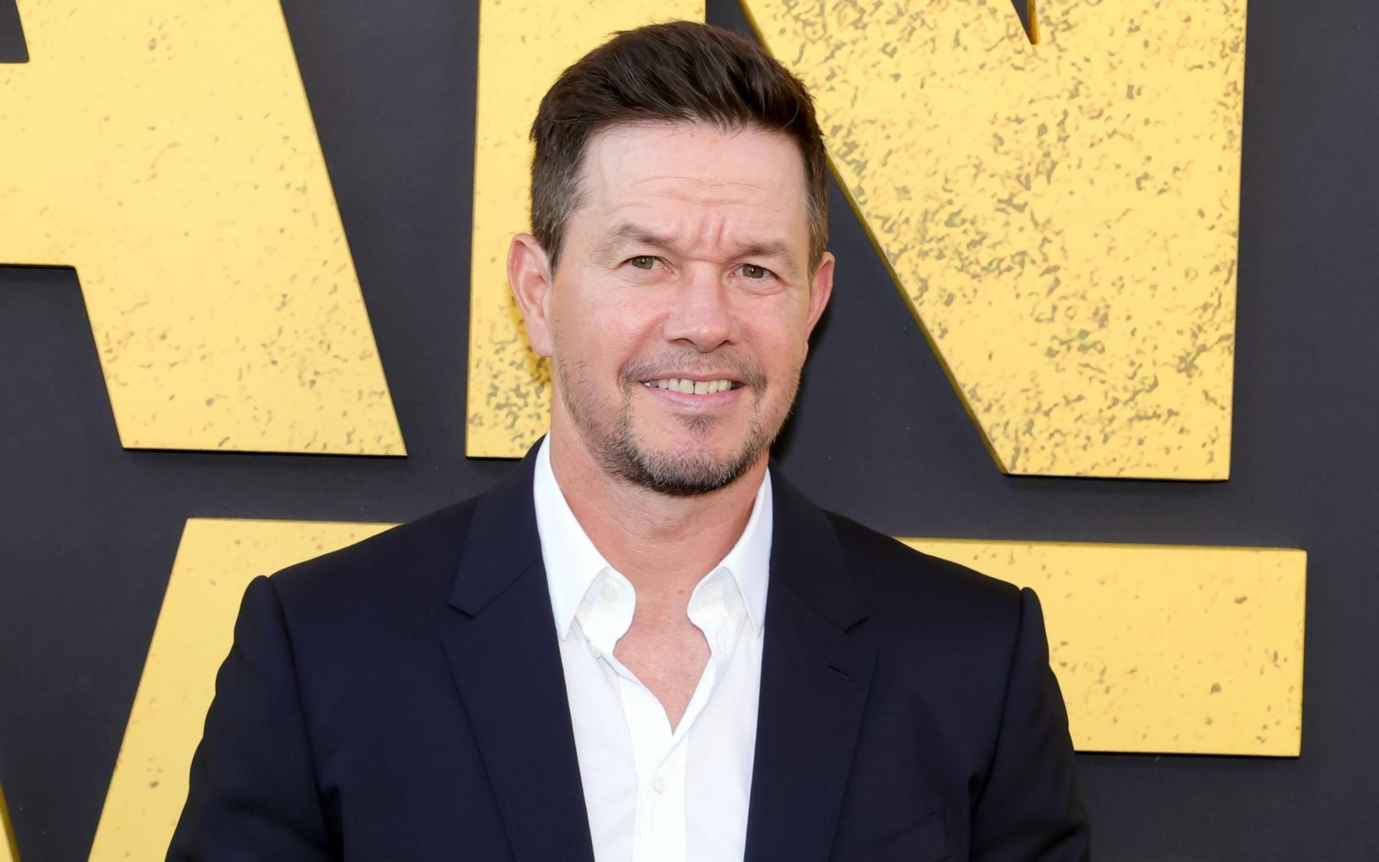 Für seine Rolle in dem neuen Film „By Any Means“ machte Schauspieler Mark Wahlberg eine drastische optische Verwandlung durch. (Bild: 2026 Getty Images/Kevin Winter)