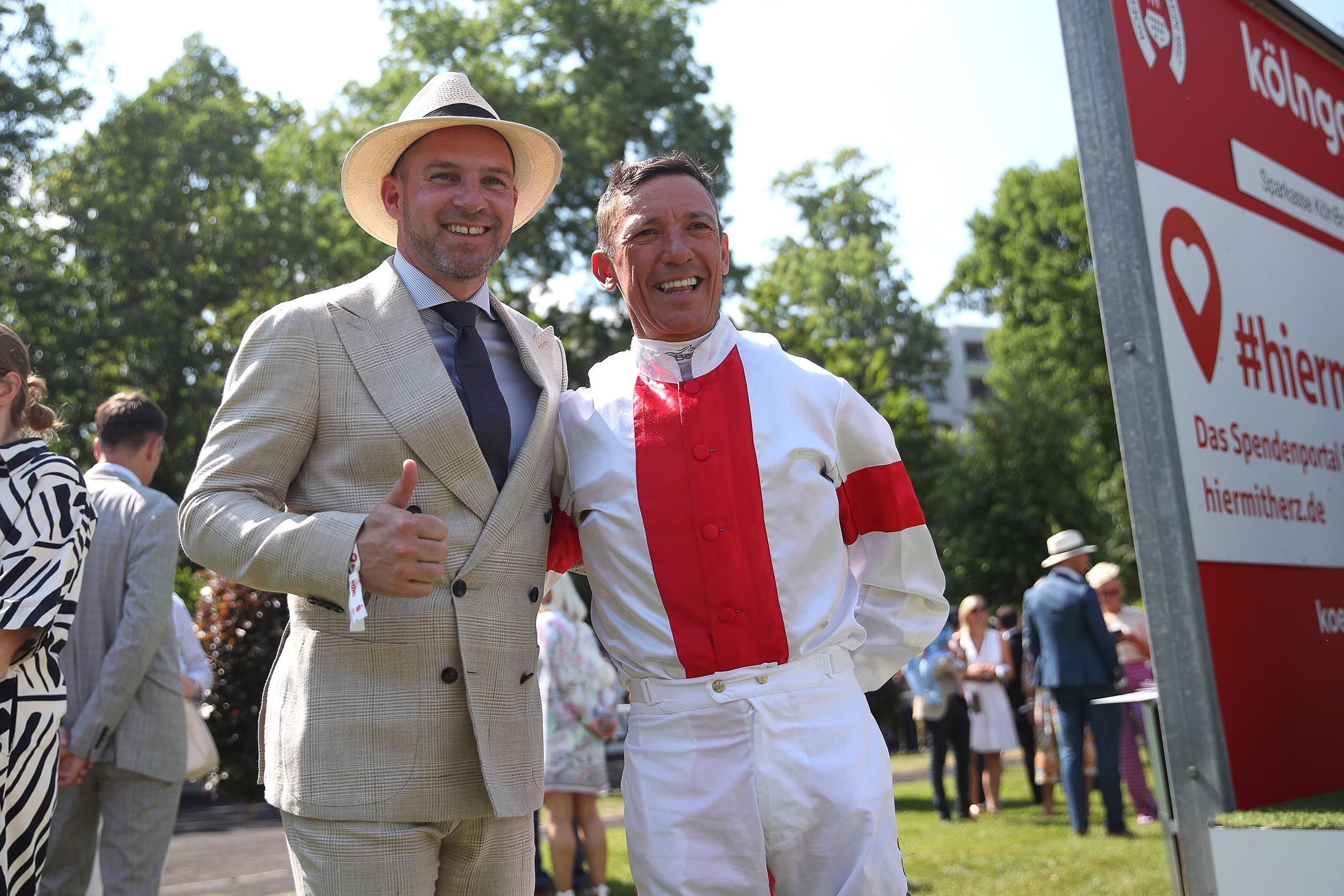 Philipp Hein und Jockey Lanfranco Dettori vor ein paar Jahren bei einem Renntag in Köln
