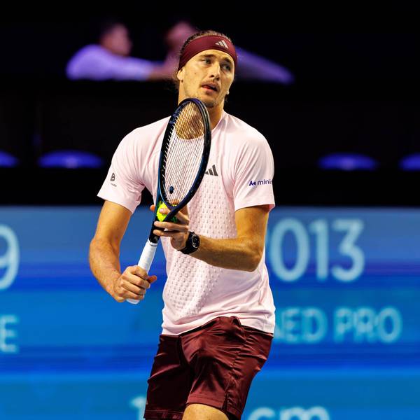 Alexander Zverev vor einem Aufschlag.