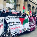 Kölner Anhänger der jungen Protestinitiative „Gen Z regelt“ haben am Donnerstagmorgen die Zugänge zur Technischen Hochschule am Ubierring blockiert.