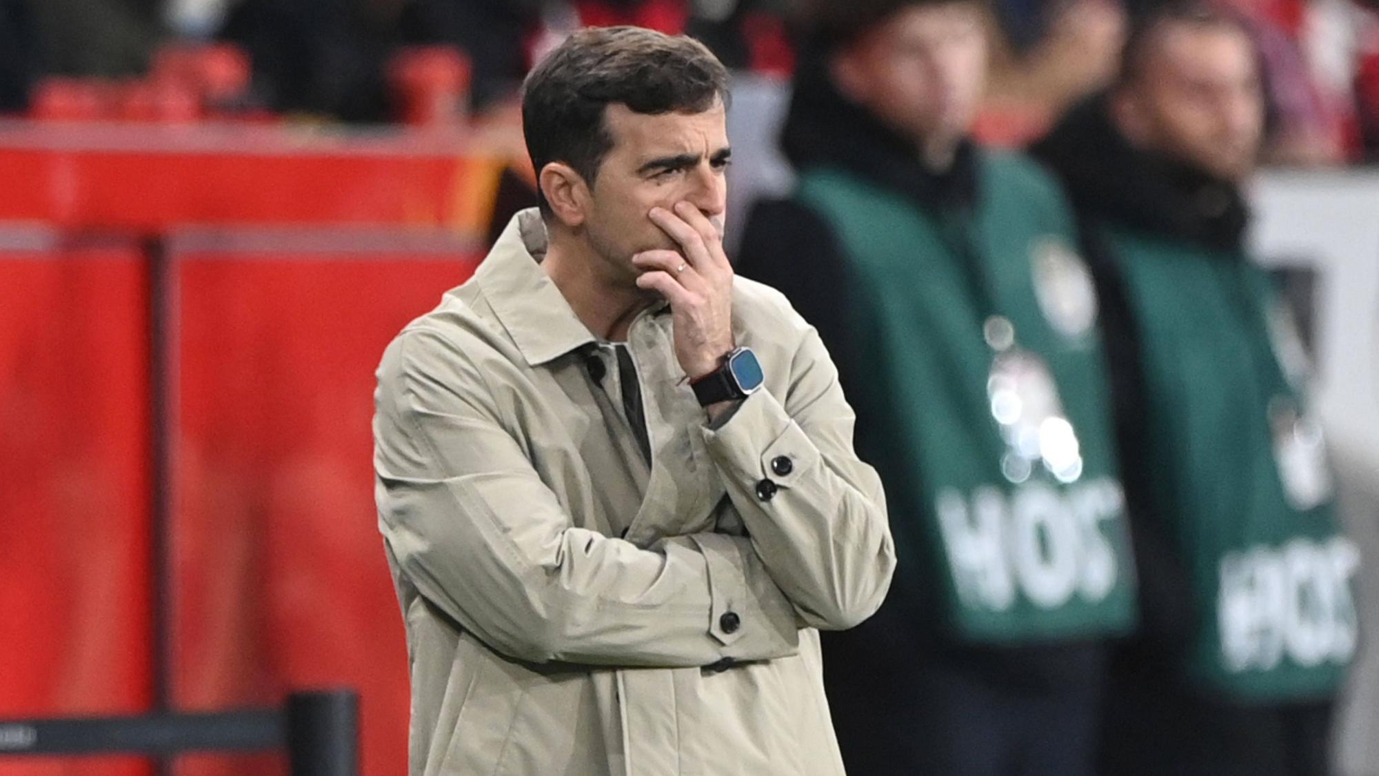 Trainer Carles MARTINEZ LEV beobachtet das Spiel Bayer Leverkusen LEV - 1. FC Nuernberg N 5-2 Fussball, DFB Pokal, 2. Runde, 2. Hauptrunde, am 28.10.2026 in der Bayarena Leverkusen/Deutschland. DFL regulations prohibit any use of photographs as image sequences and/or quasi-video *** Coach Carles MARTINEZ LEV watches the match between Bayer Leverkusen LEV and 1. FC Nuremberg N, 52, soccer, DFB Cup, Round 2, Main Round 2, on October 28, 2026, at the BayArena in Leverkusen, Germany. DFL regulations prohibit any use of photographs as image sequences and/or quasi-video.