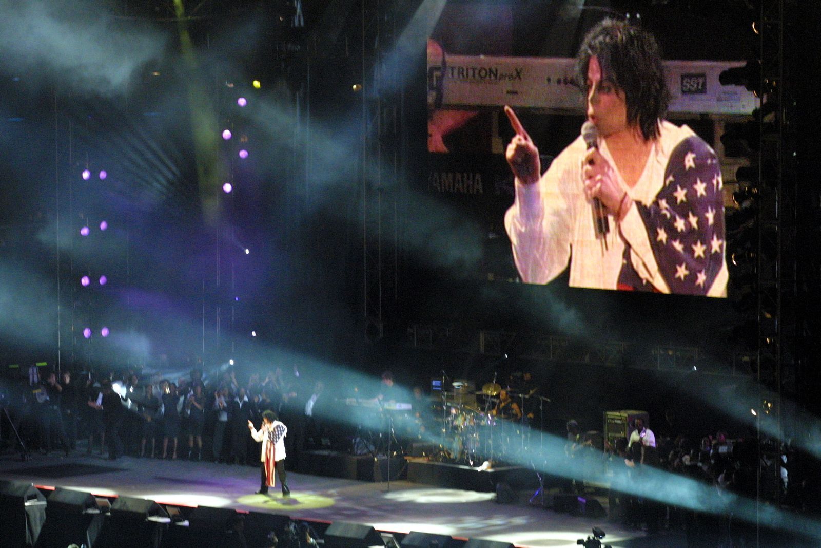 Eine Woche vor dem Erscheinen von „Invincible“ trat der King of Pop bei dem Benefizkonzert „United We Stand“ nach den Anschlägen vom 11. September auf. (Bild: Alex Wong/Getty Images)