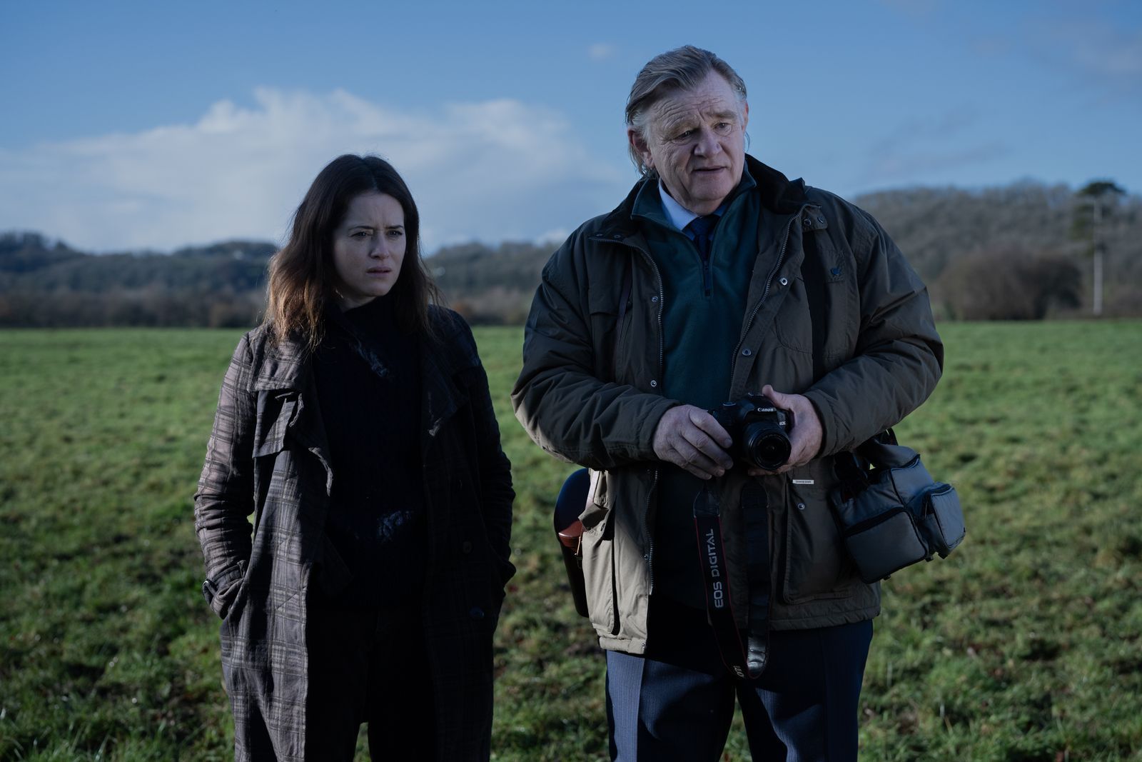 Helen (Claire Foy) und ihren Vater Alisdair (Brendan Gleeson) verbindet die Liebe zur Natur. (Bild: Leonine/DCM/2025 Protagonist Hawk Limited, Saturnia Llc And Channel Four Television Corporation)