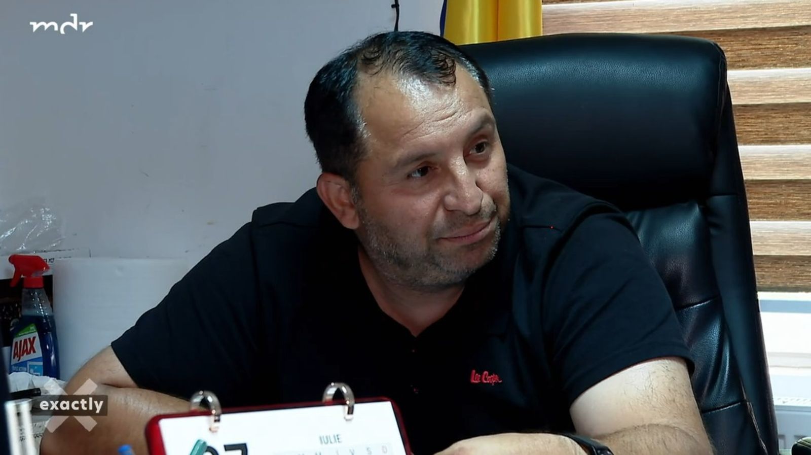 Zobar-Marian Cutitaru, Vizebürgermeister der rumänischen Ortschaft Bărbulești, hilft rumänischen Großfamilien beim Umzug nach Deutschland. (Bild: MDR)