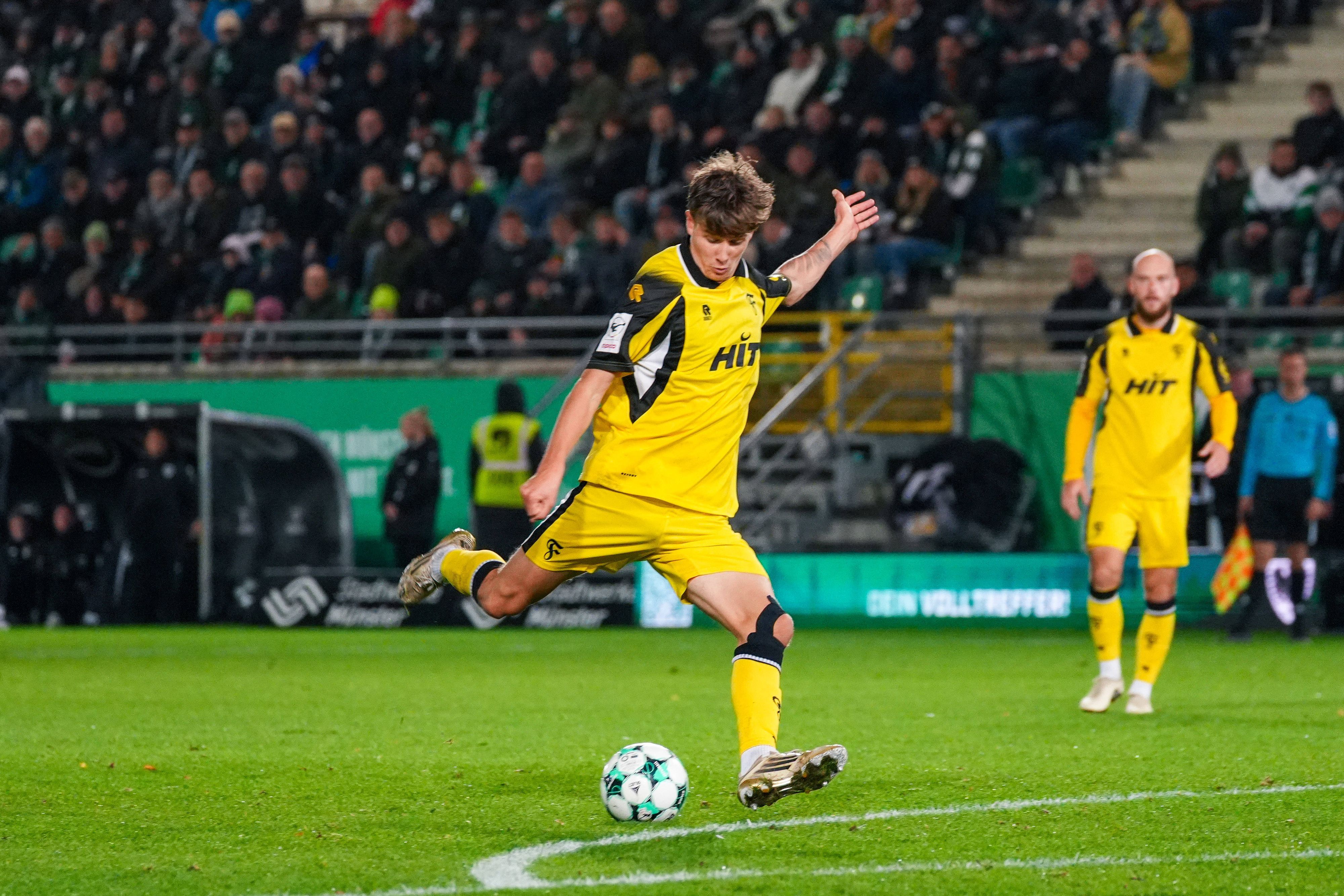Fortuna Kölns Kevin Krumme im Spiel gegen Münster.