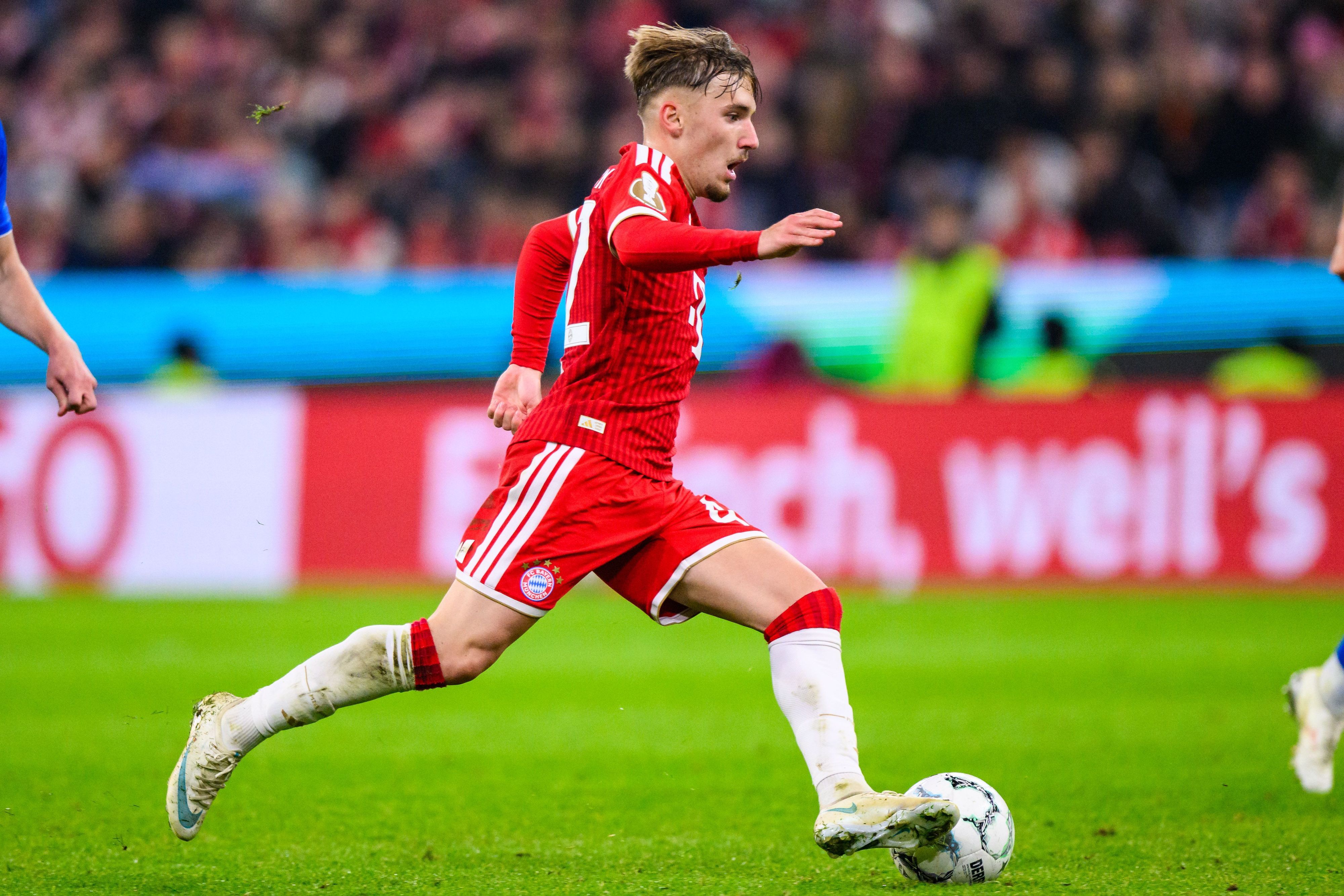 Lennart Karl (Bayern München) in Aktion.
