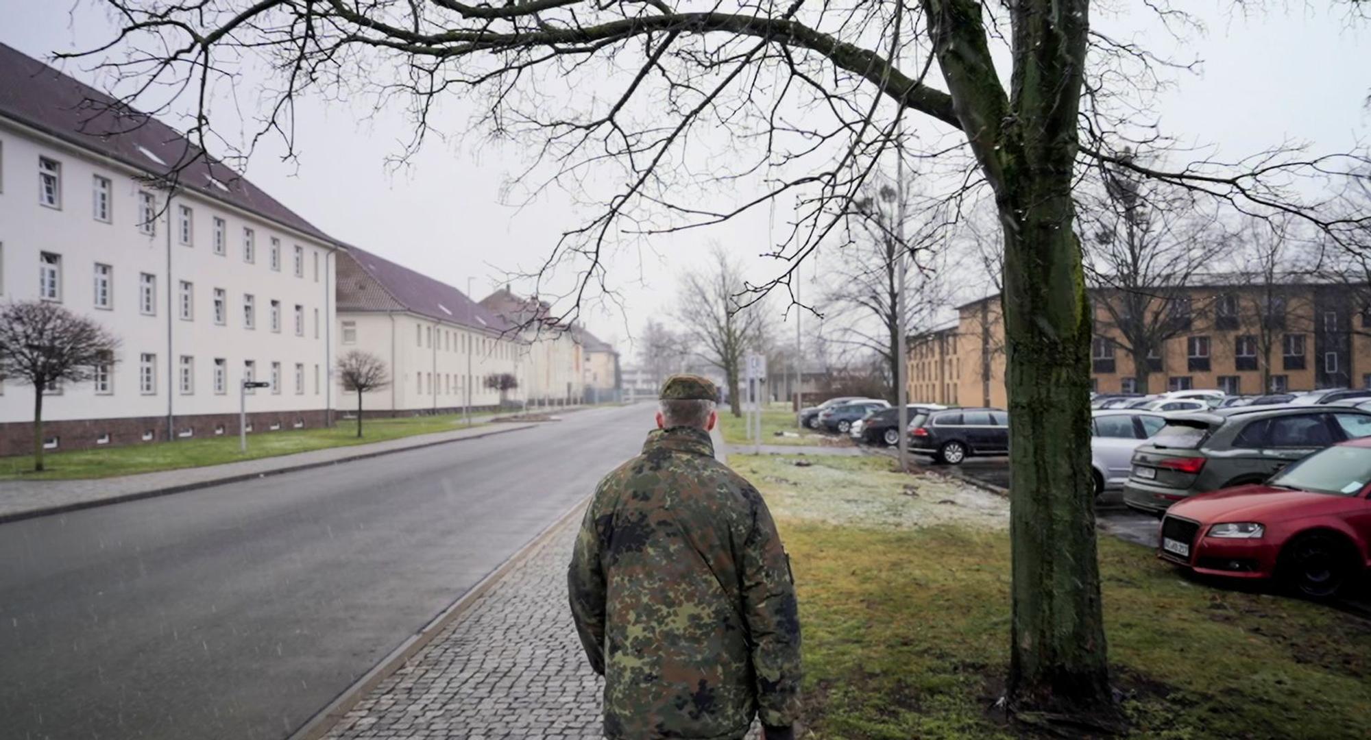 Roland hat mit den Folgen seiner Bundeswehreinsätze zu kämpfen. (Bild: Das Erste )