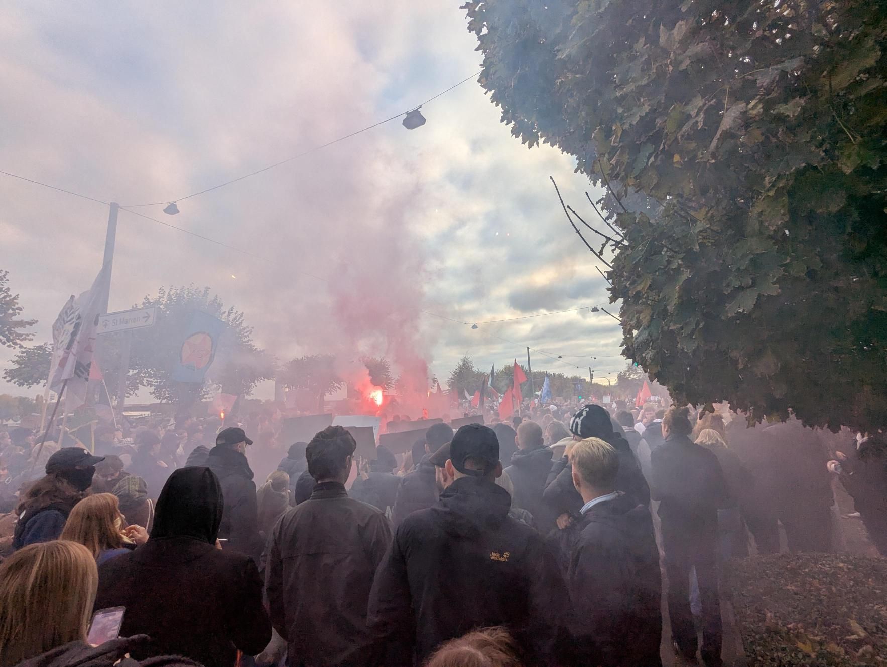 Teilnehmer der „Gen Z regelt“- Demo in Köln