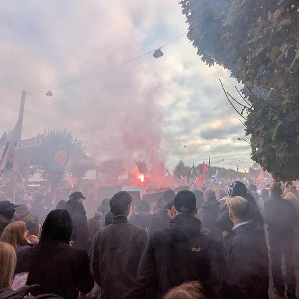 Teilnehmer der „Gen Z regelt“- Demo in Köln