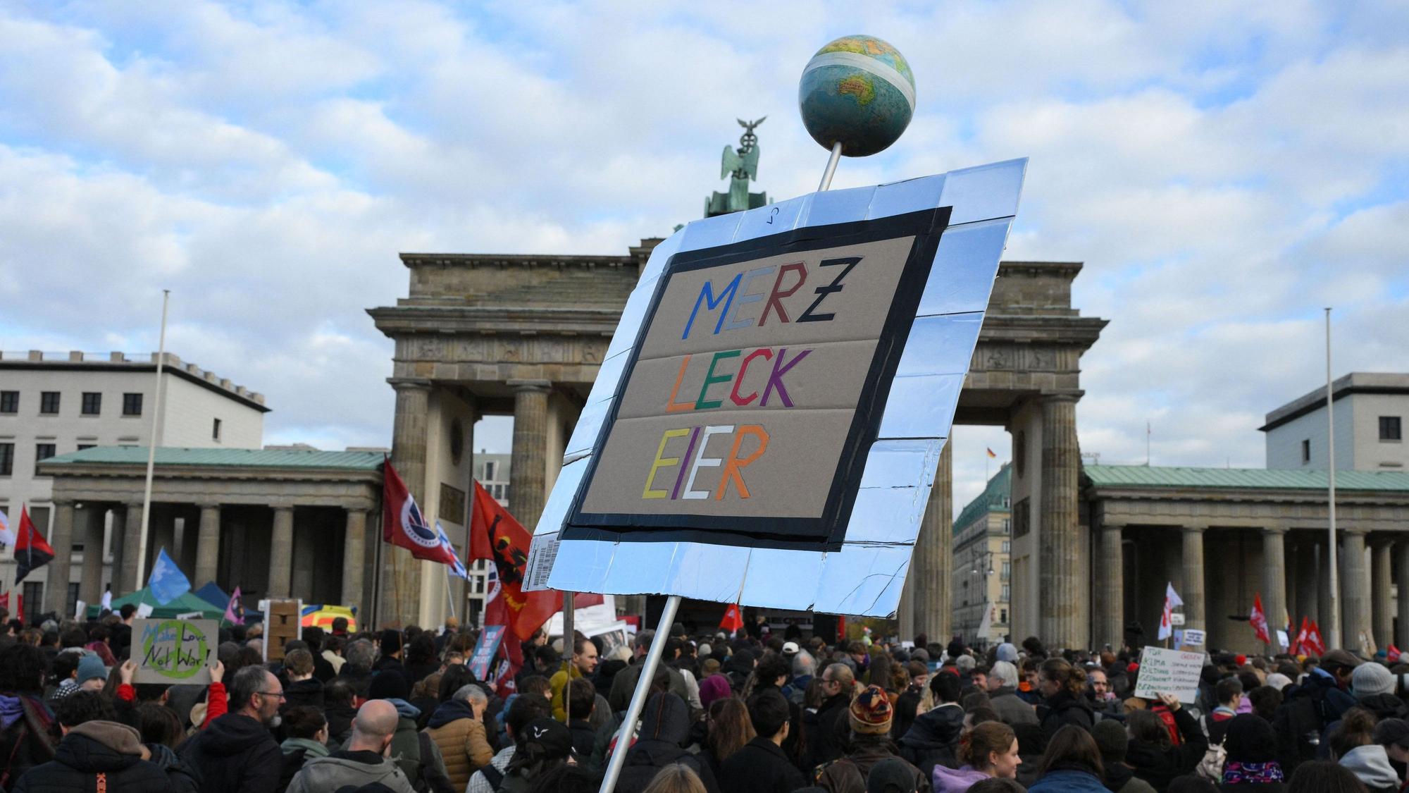 „Gen Z“-Demo vor dem Brandenburger Tor in Berlin.
