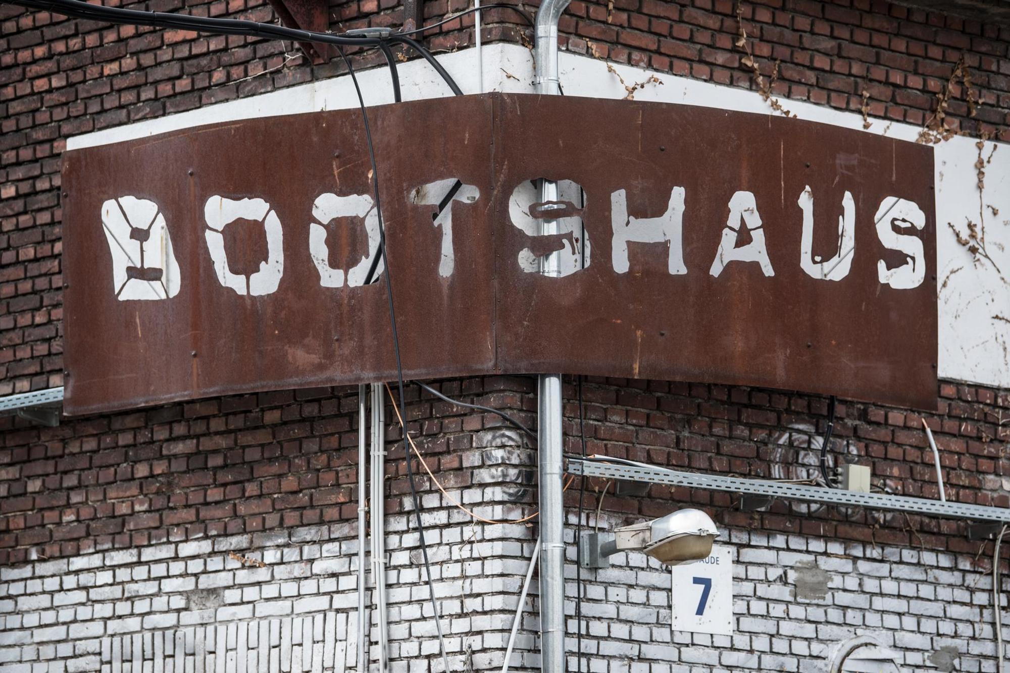 Bootshaus Schild dpa