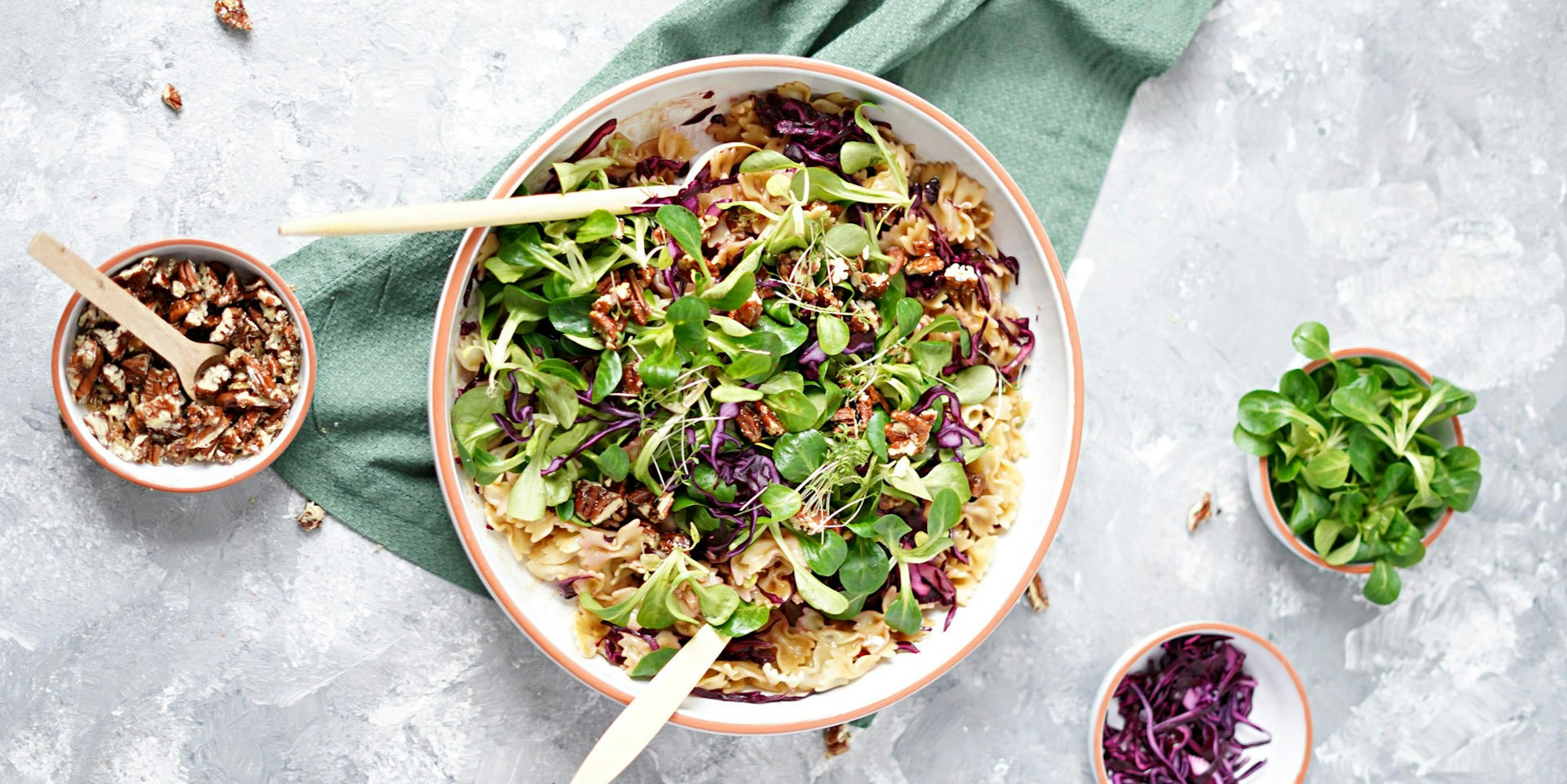 knackiger nudelsalat mit rotkohl