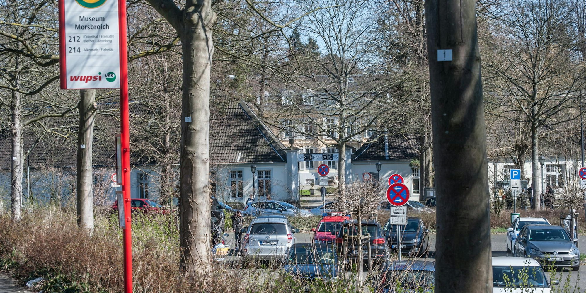 leverkusen-morsbroich-Parkplatz-sichtachse-ALF_4329