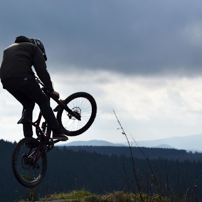 Mountainbiker dpa symbol