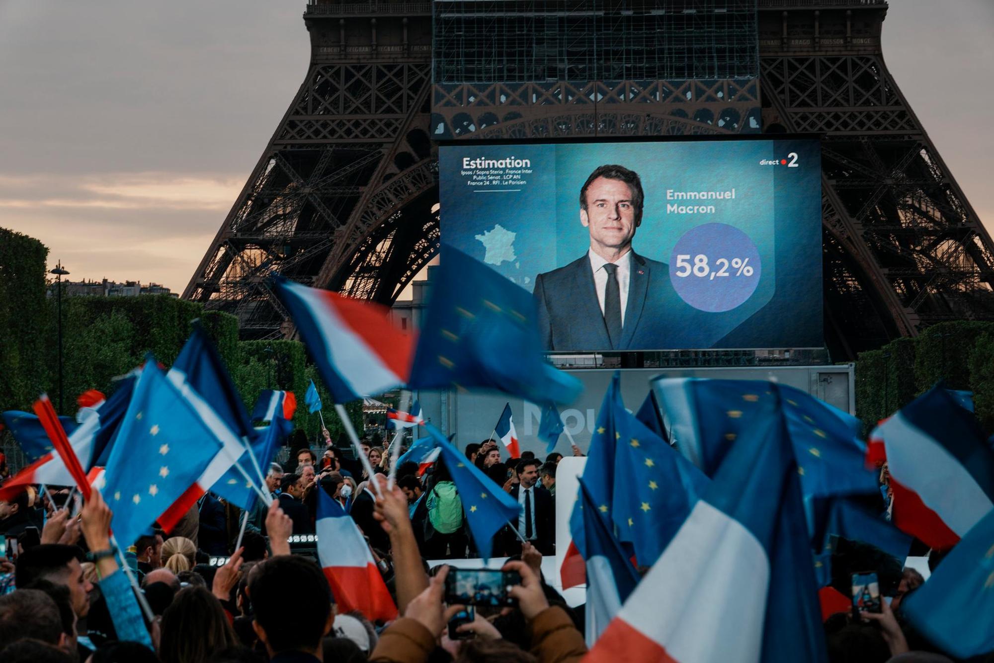 Macron Jubel Eifelturm 1