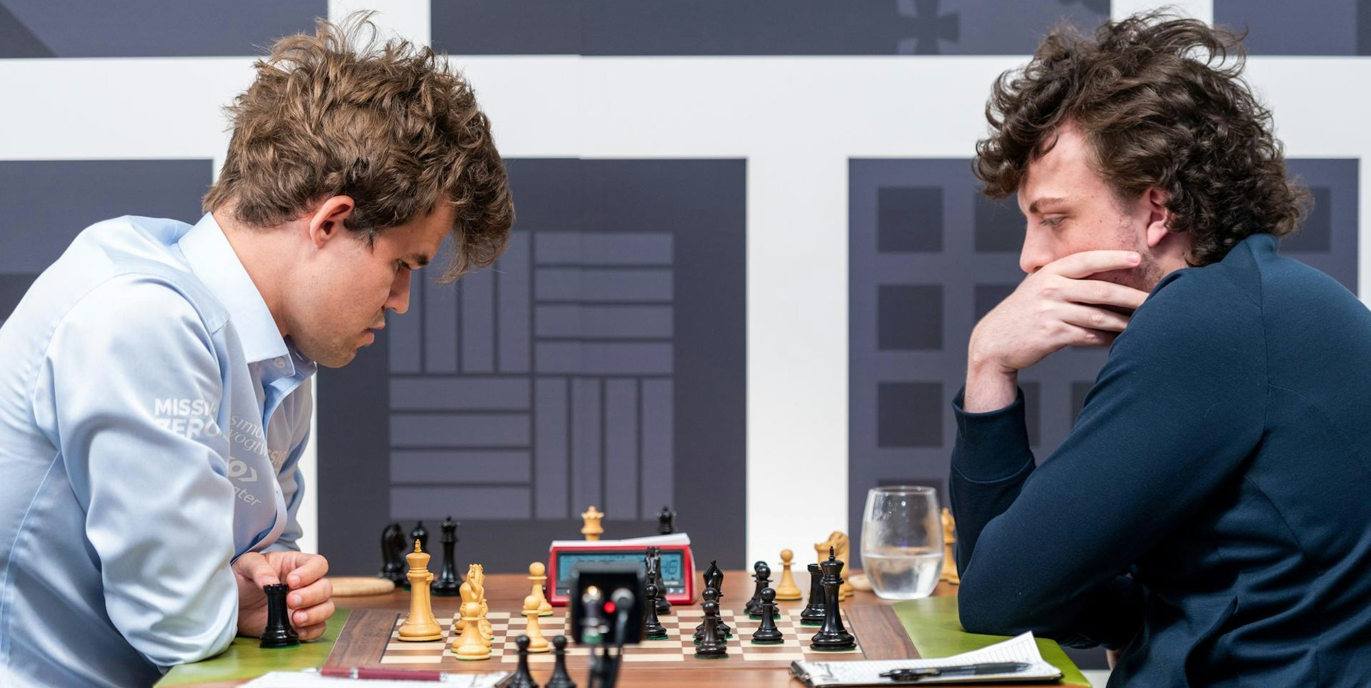 Carlsen Niemann Duell 040922