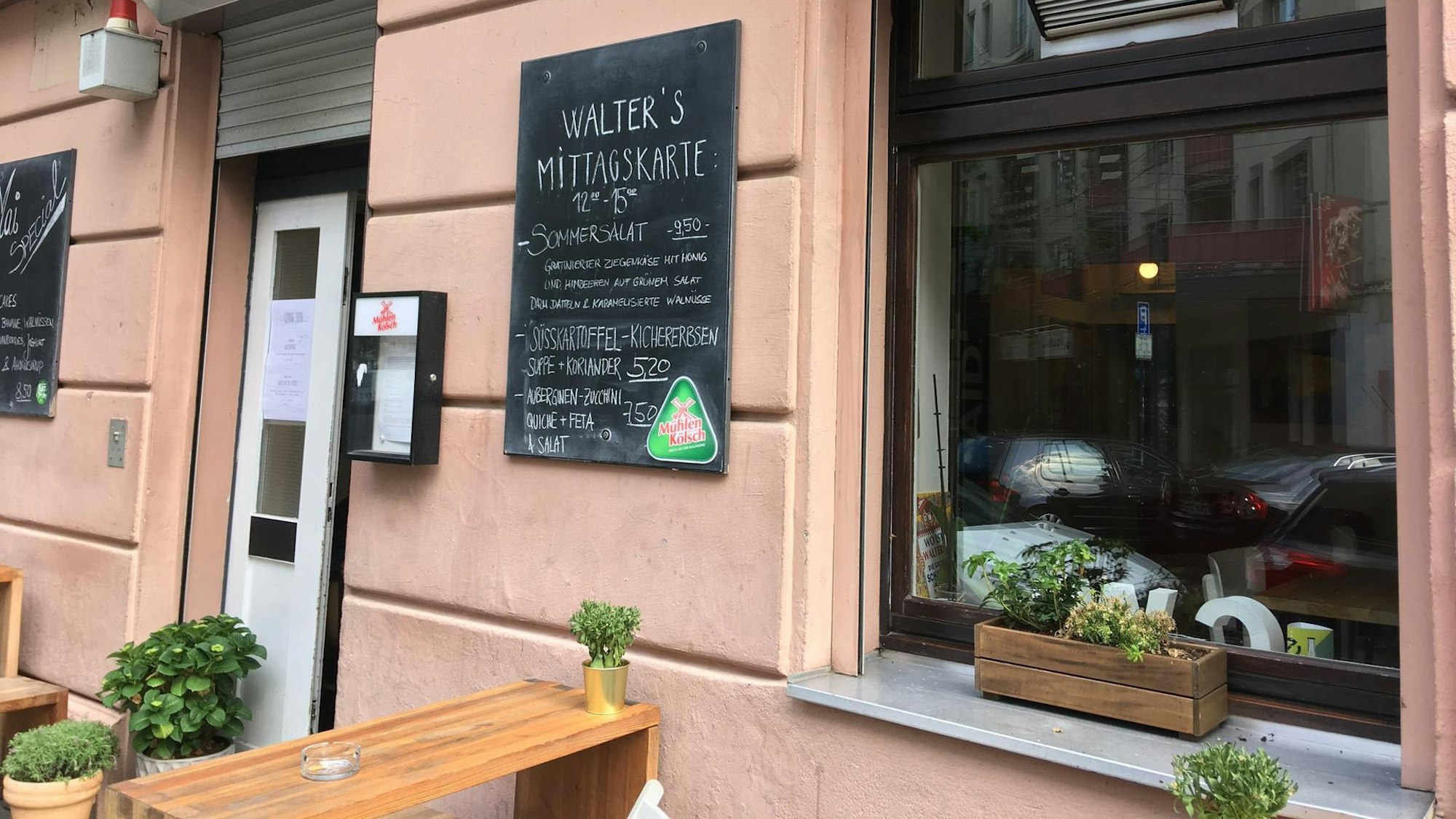 Das Café Walter in der Südstadt von außen.