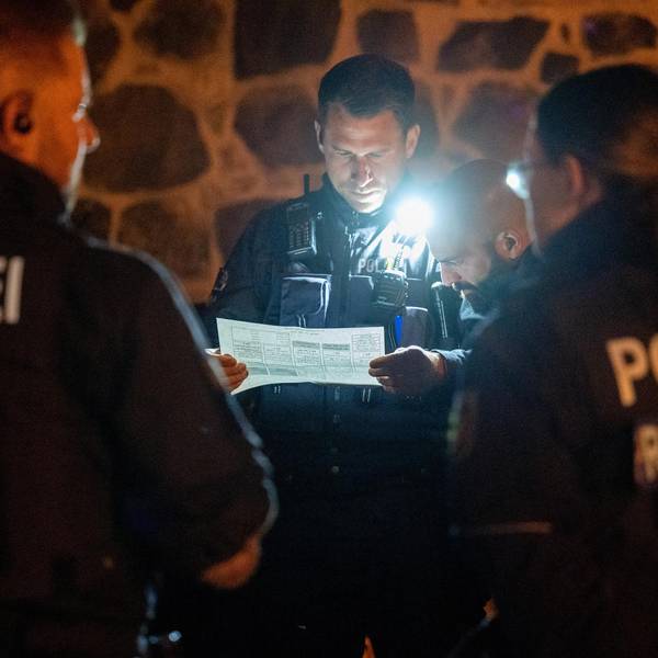 Einsatzbesprechung der Polizei auf dem Rudolfplatz