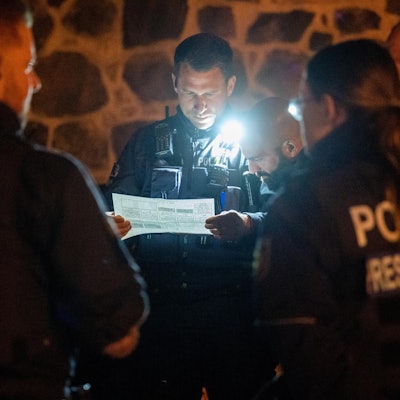 Einsatzbesprechung der Polizei auf dem Rudolfplatz