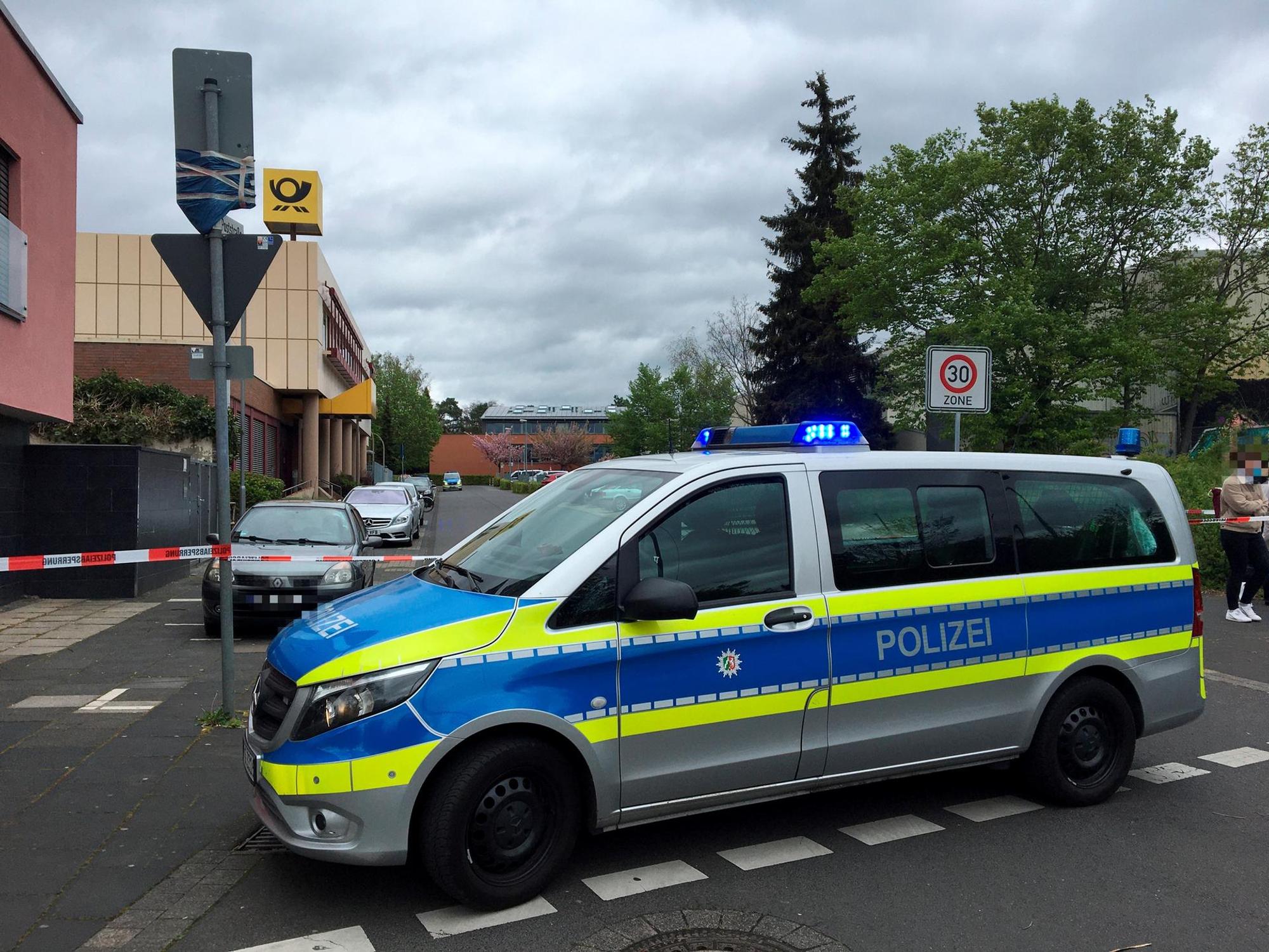 Schule Erftstadt Polizeiwagen