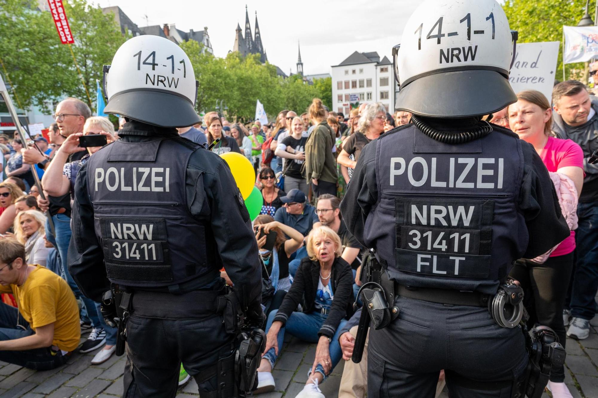 Polizei Grüne Baerbock 1