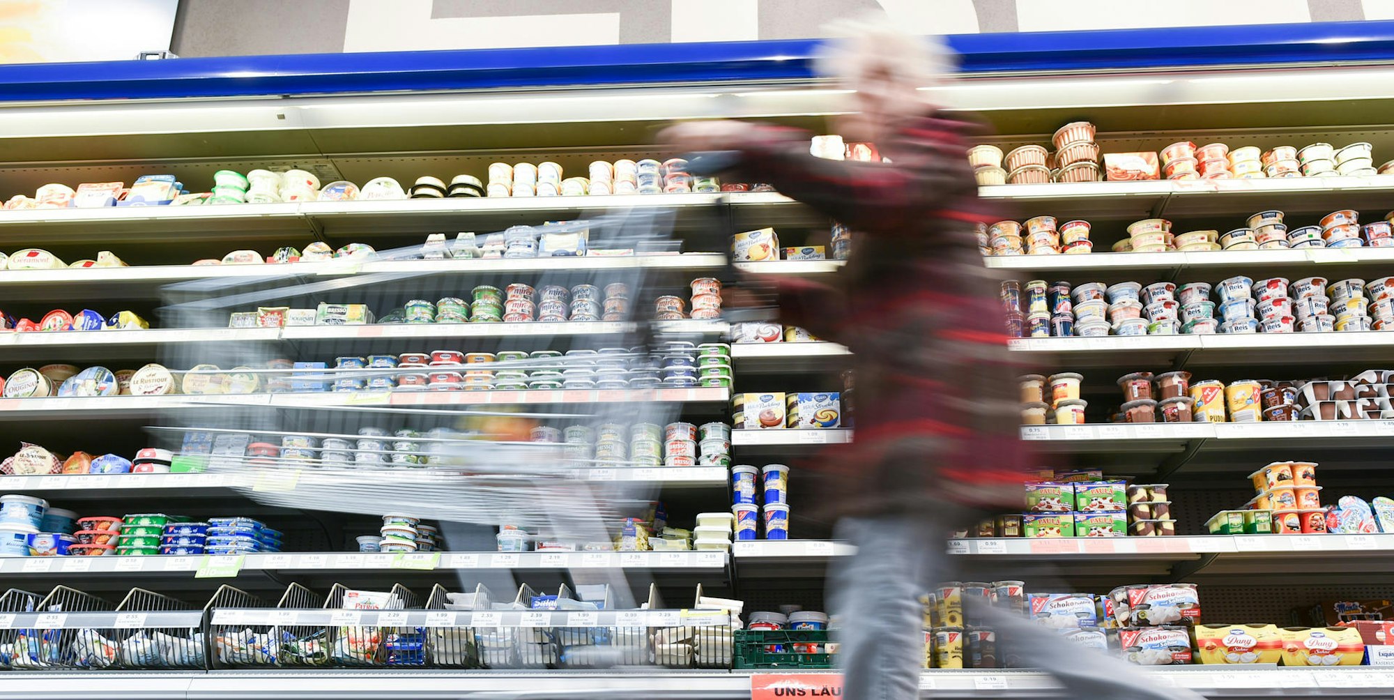 Einkaufen_im_Superma_69281970