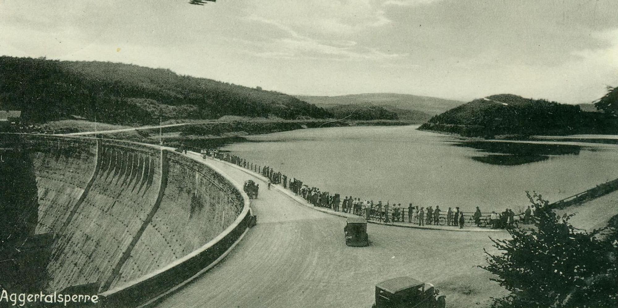 Ruland_1931_Aggertalsperre_mit_Flugzeug,_Juni,__Rundflug