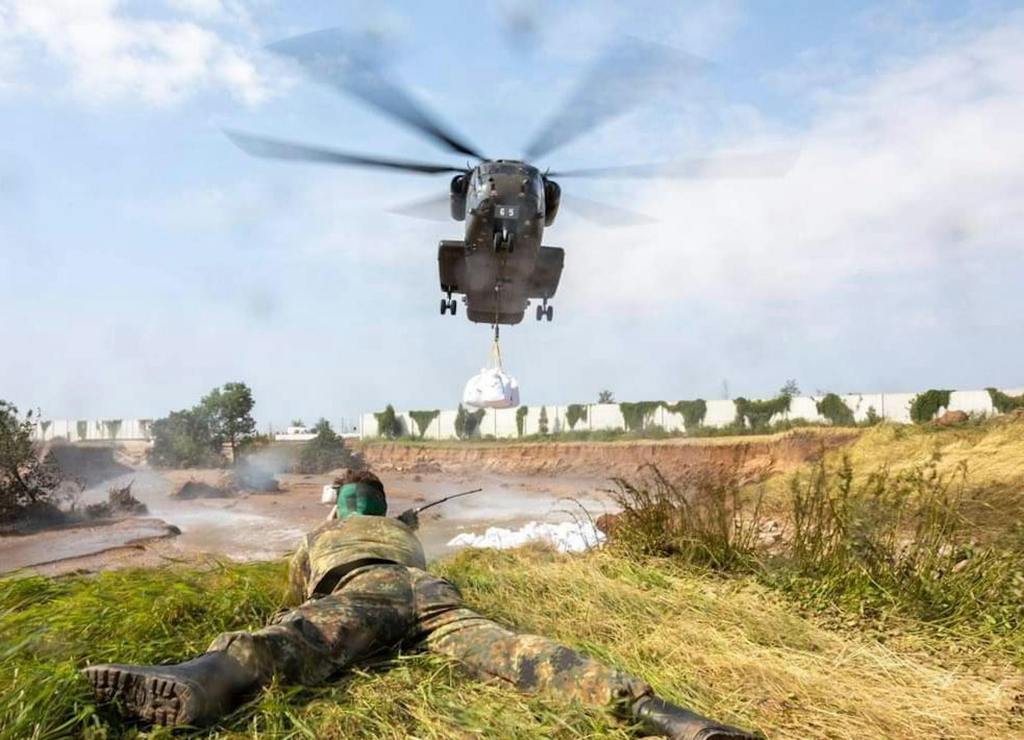 Bundeswehr Hubschrauber Damm