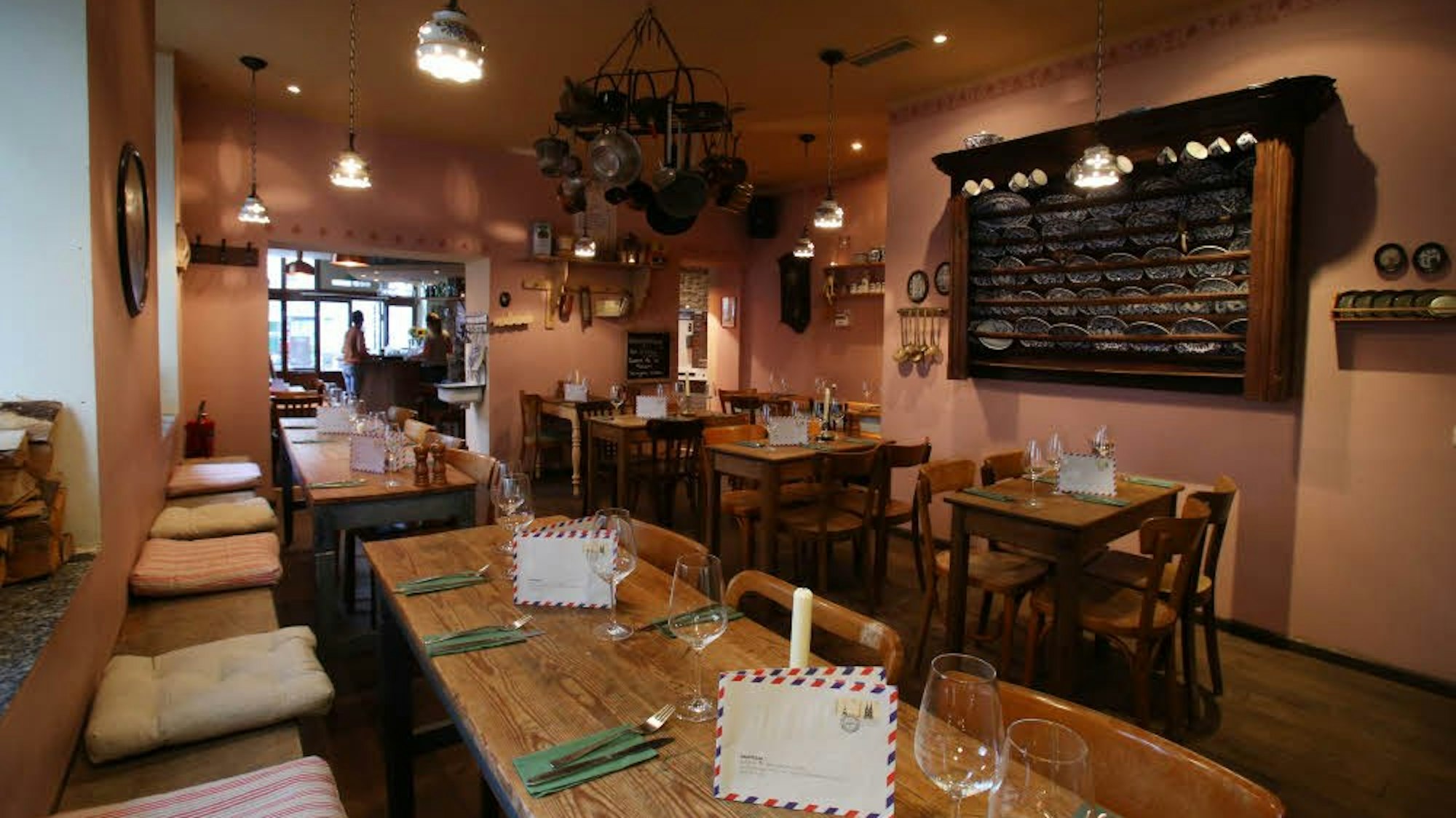 Innenraum des Restaurants Bagatelle in der Kölner Südstadt.