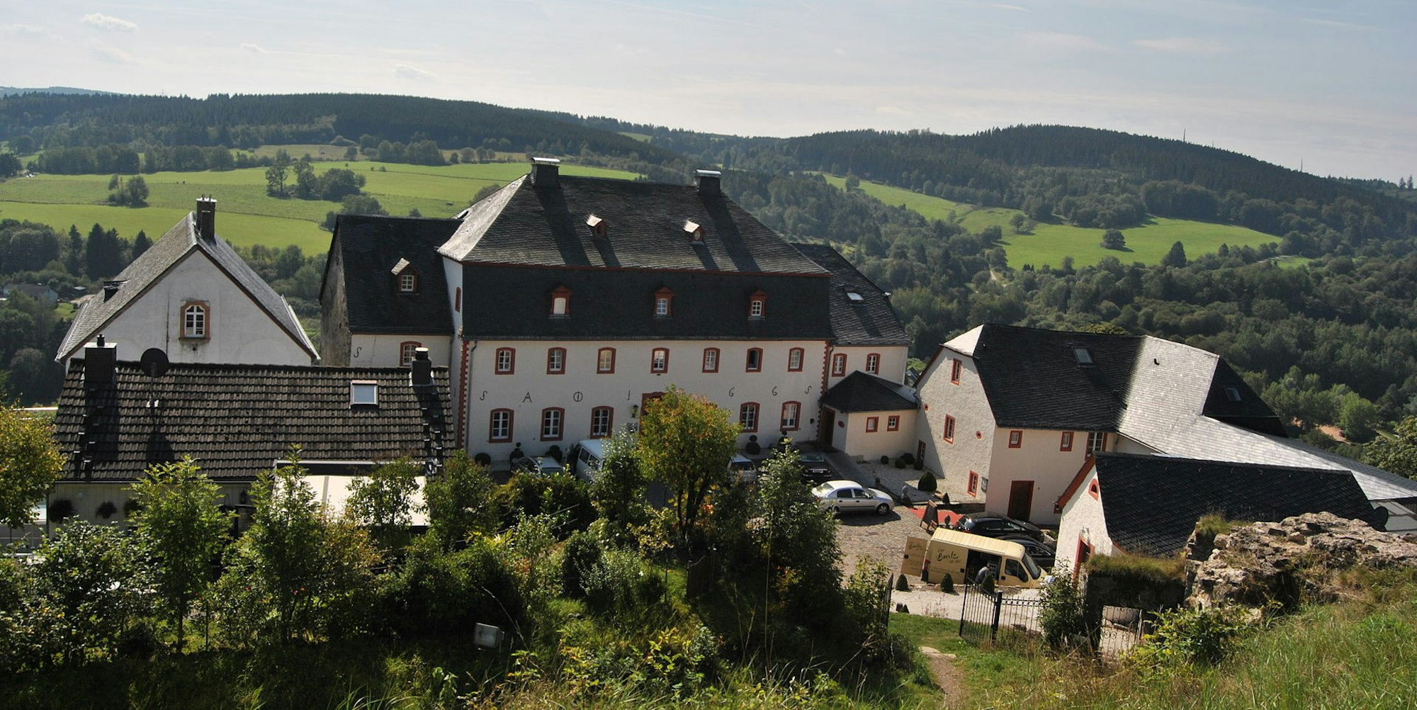 Dahlem,_Kronenburg,_BurgberingWiki3.0Carschten