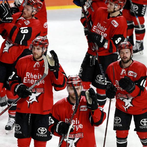 Haie Spieler auf dem Eis