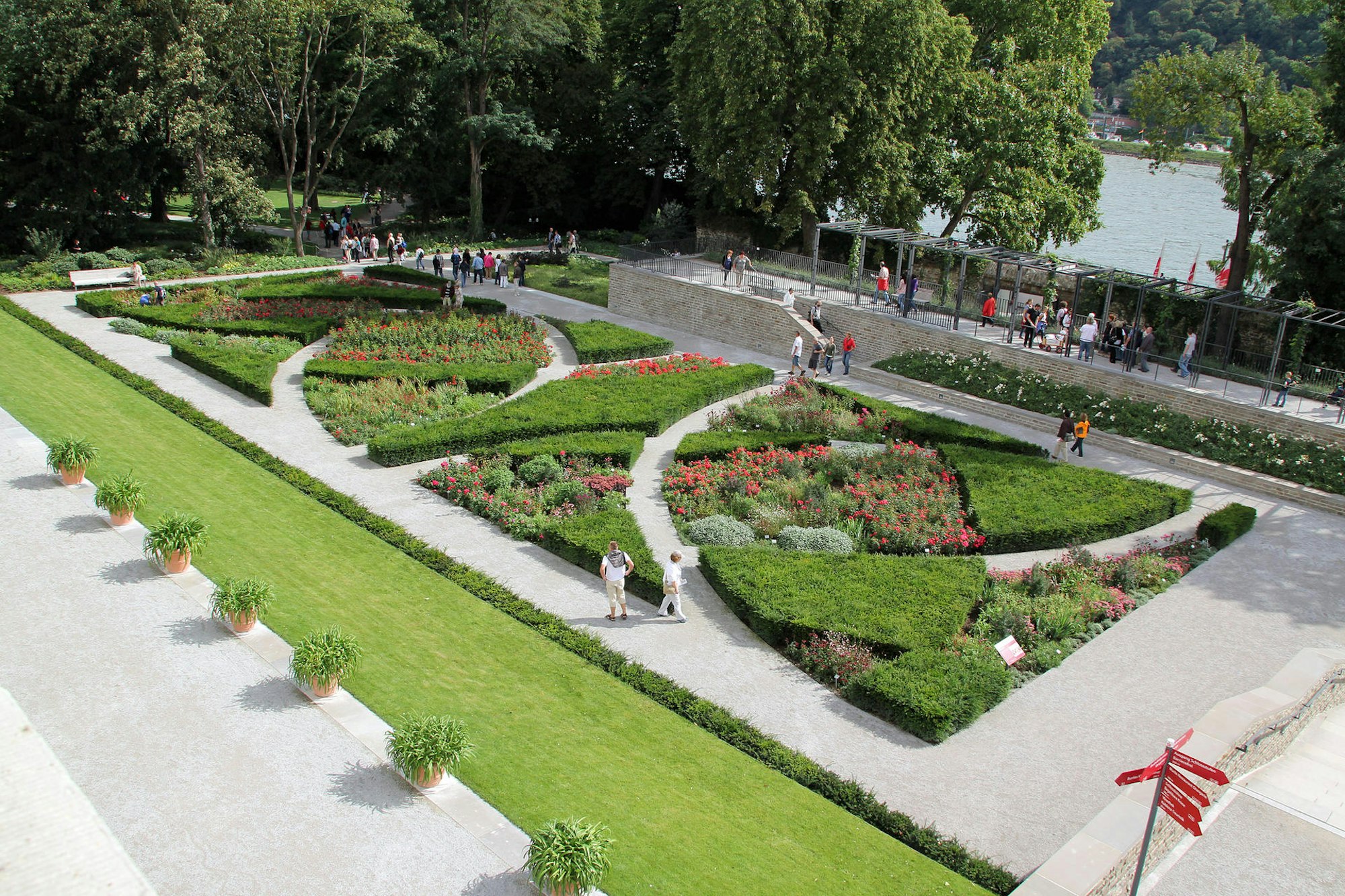 Koblenz_im_Buga-Jahr_2011_-_Kurfürstliches_Schloss_24
