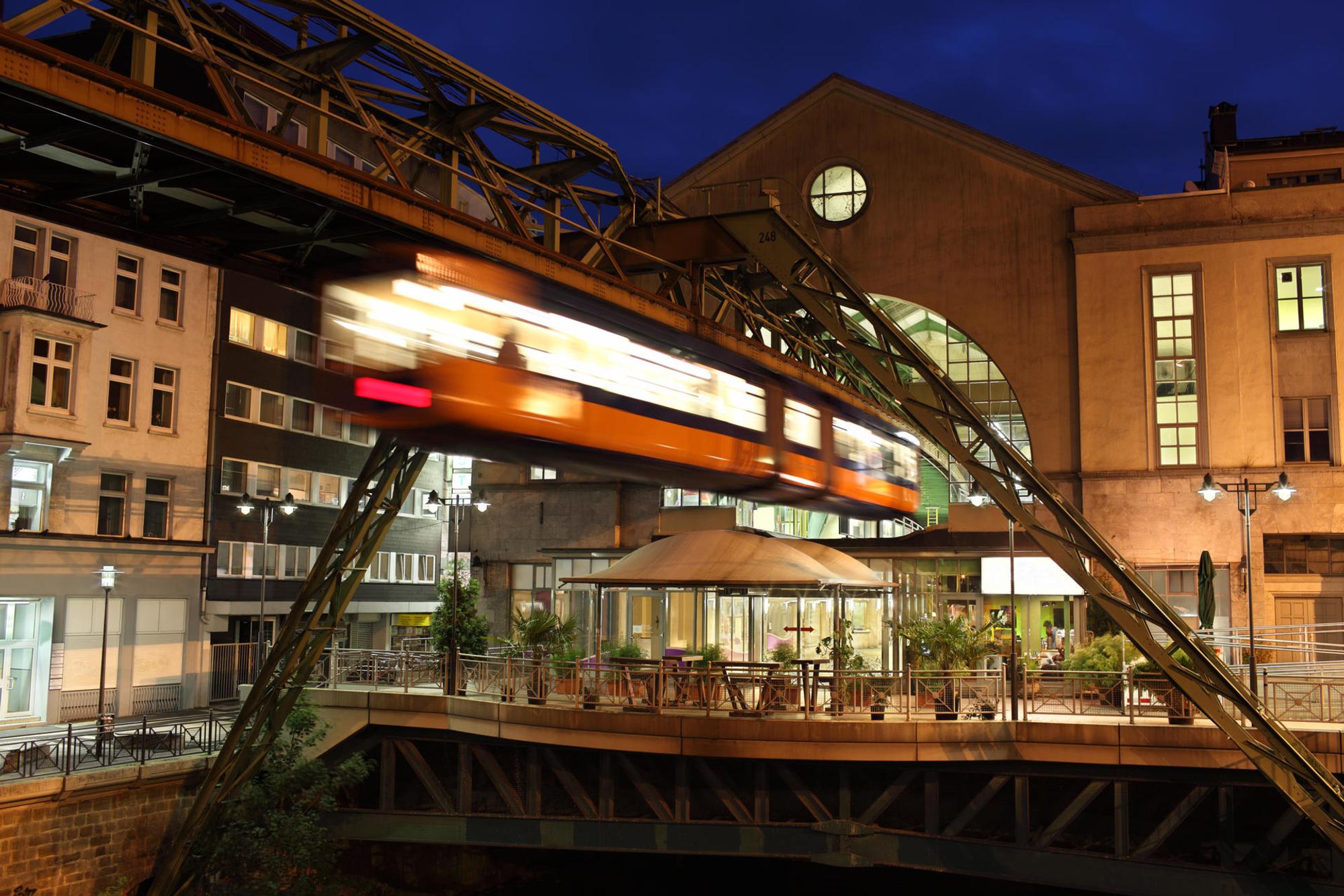 wuppertal Schwebebahn GettyImages-155282063