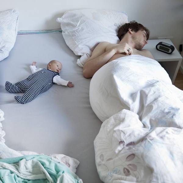imago Eltern Baby schlafen