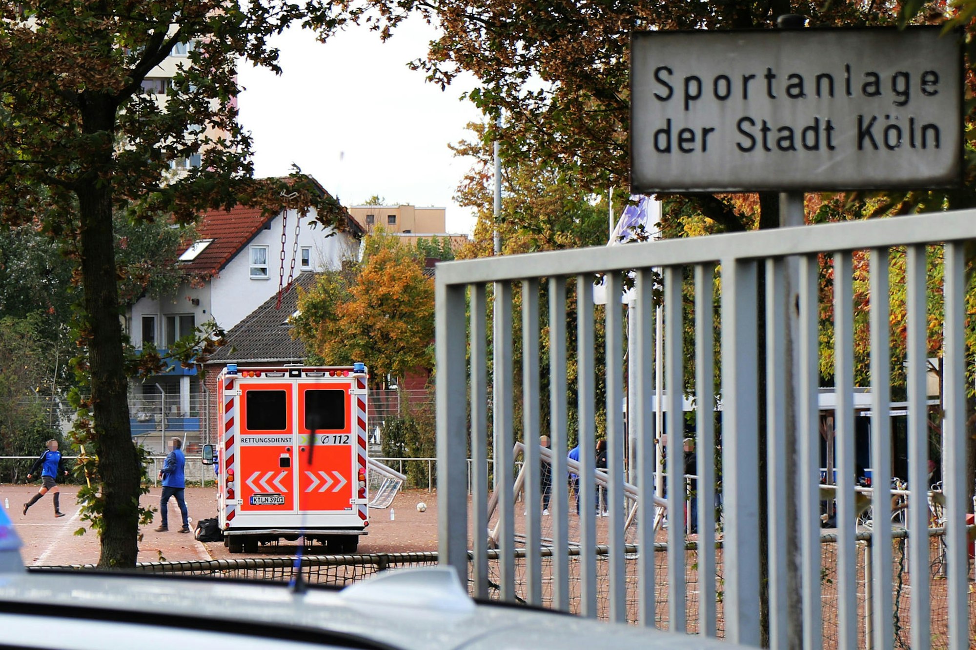 Rettungswagen_am_Niehler_Hafen
