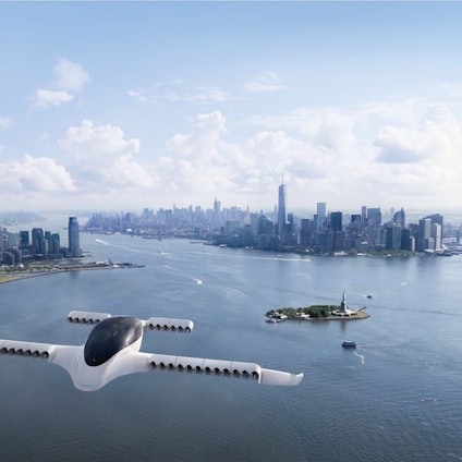 Lilium_J008_air-taxi-flying-into-new-york_print