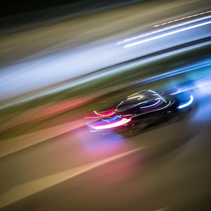 Ein verschwommenes Auto