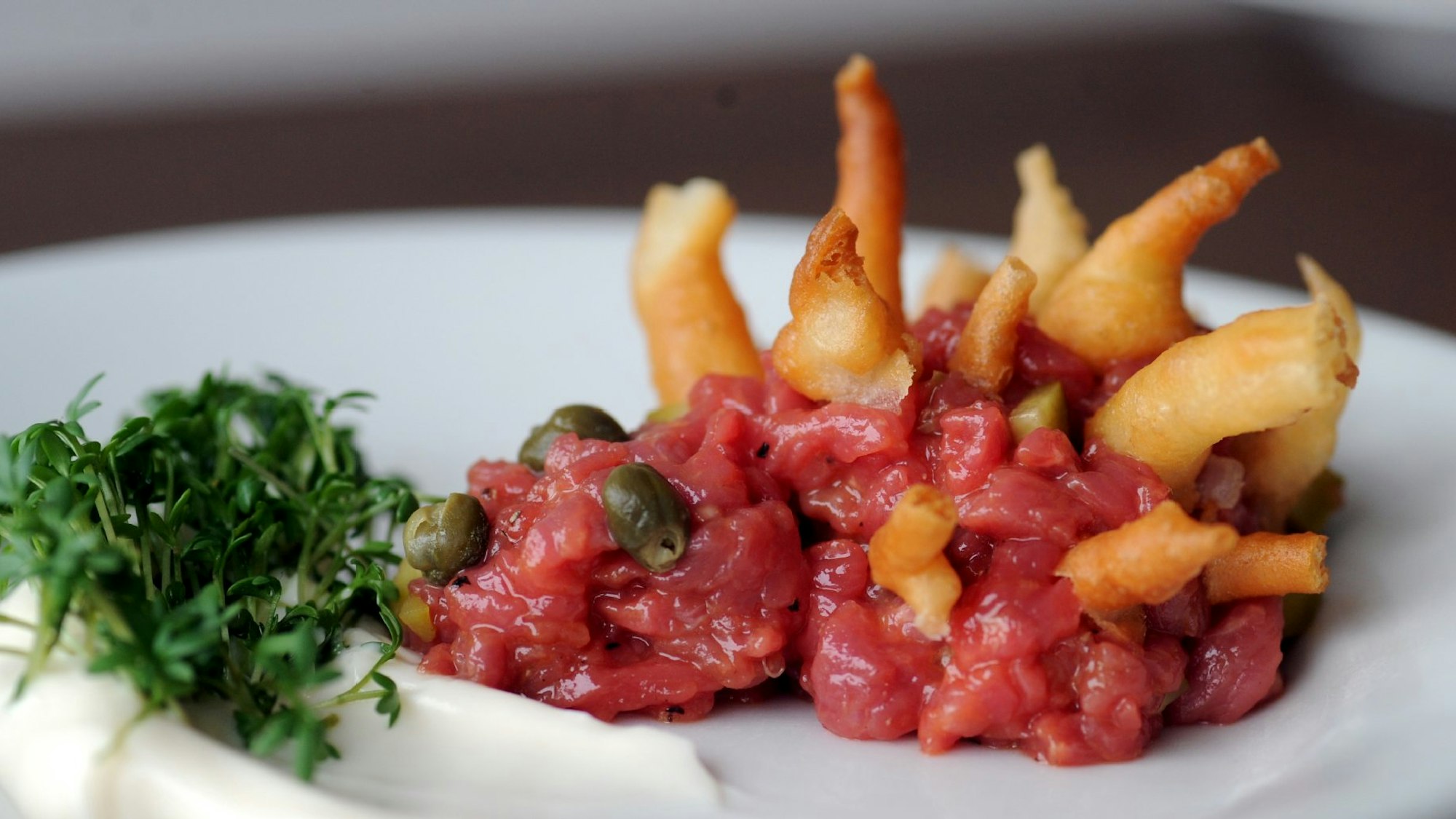 Mettigel im Kressenest