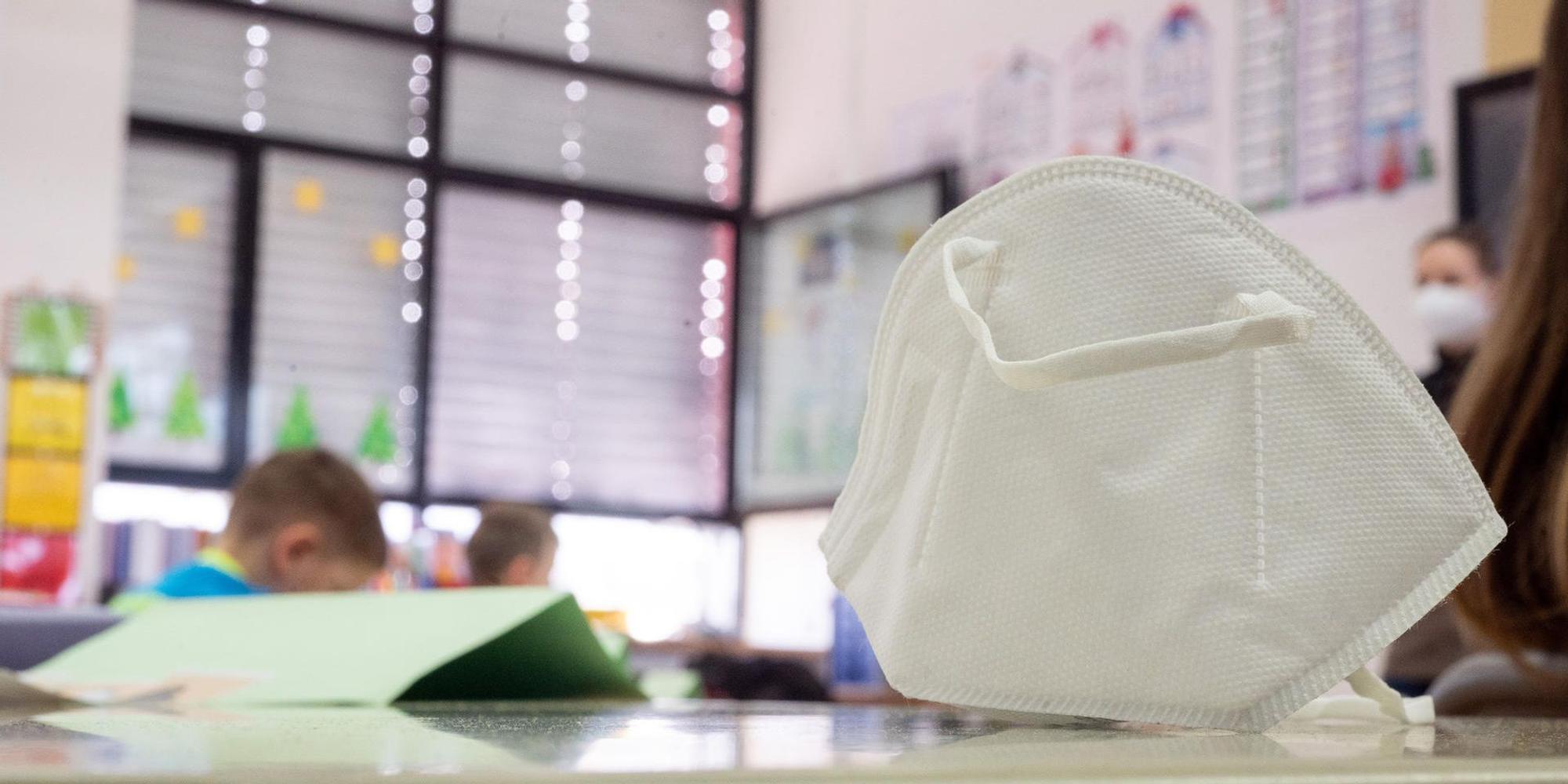 maske schule dpa