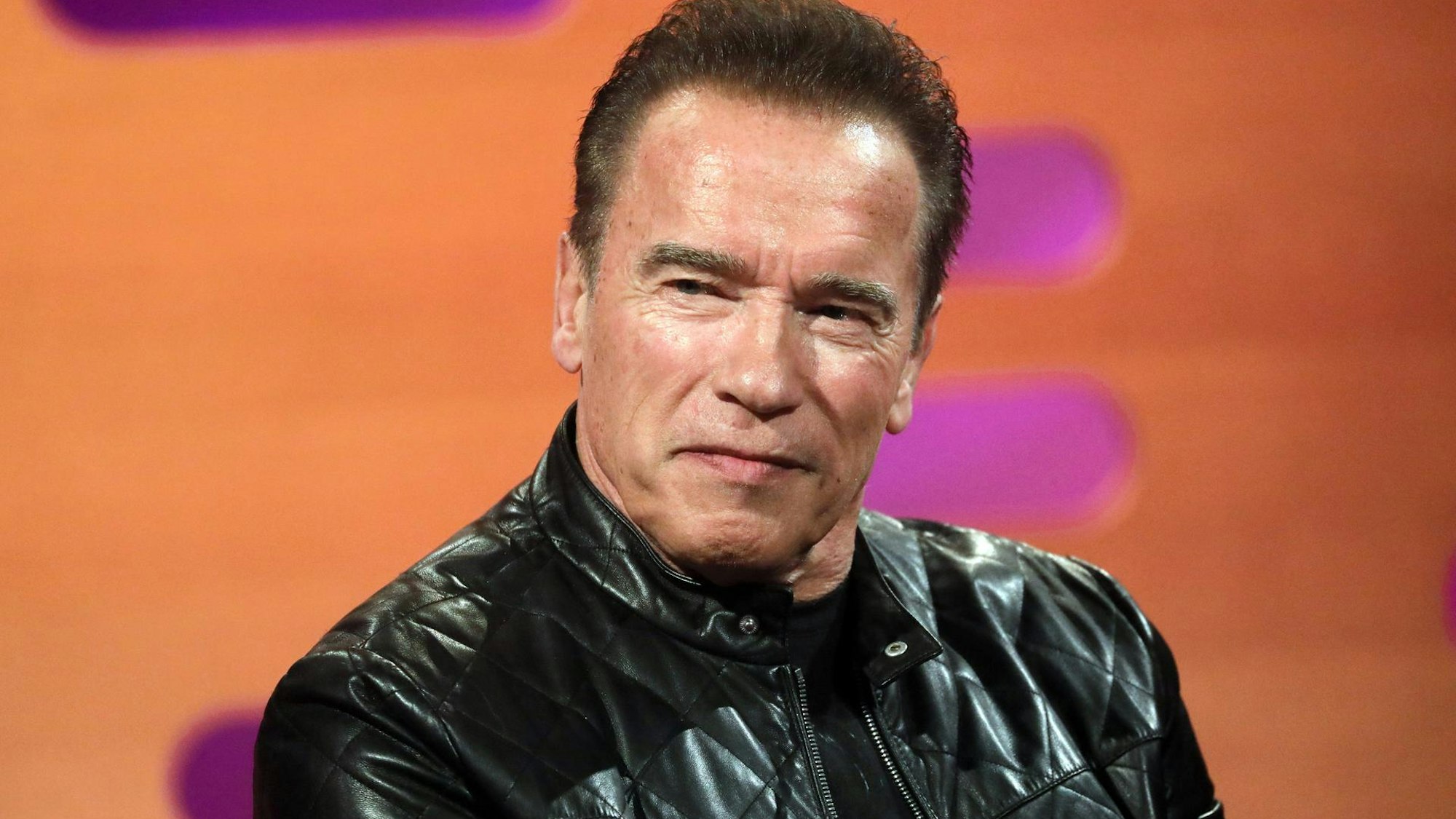 Arnold Schwarzenegger bei einem Fernsehauftritt.